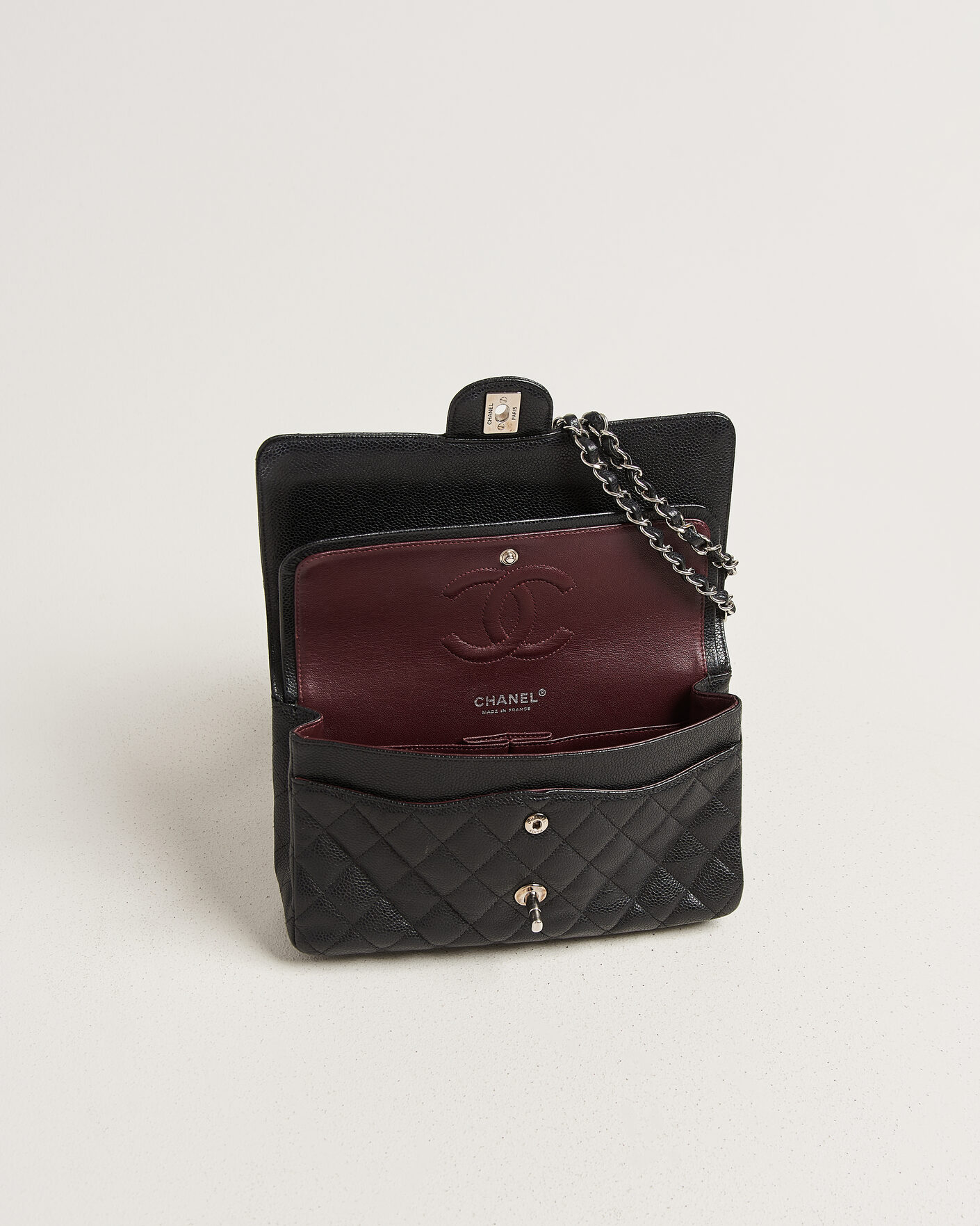 Mies | Pre-Owned & Vintage Bags | Chanel Pre-Owned | Classic Medium Single Flap Bag Caviar Black