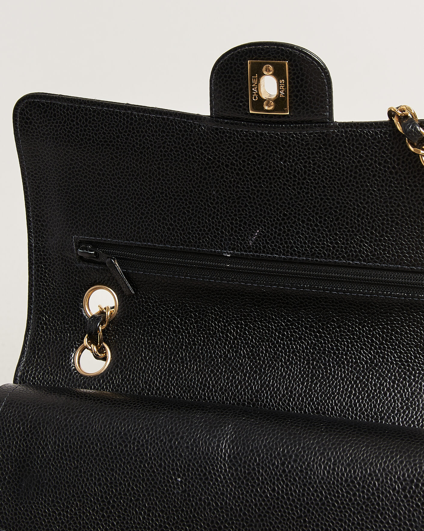 Mies | Pre-Owned & Vintage Bags | Chanel Pre-Owned | Classic Medium Double Flap Bag Caviar Black