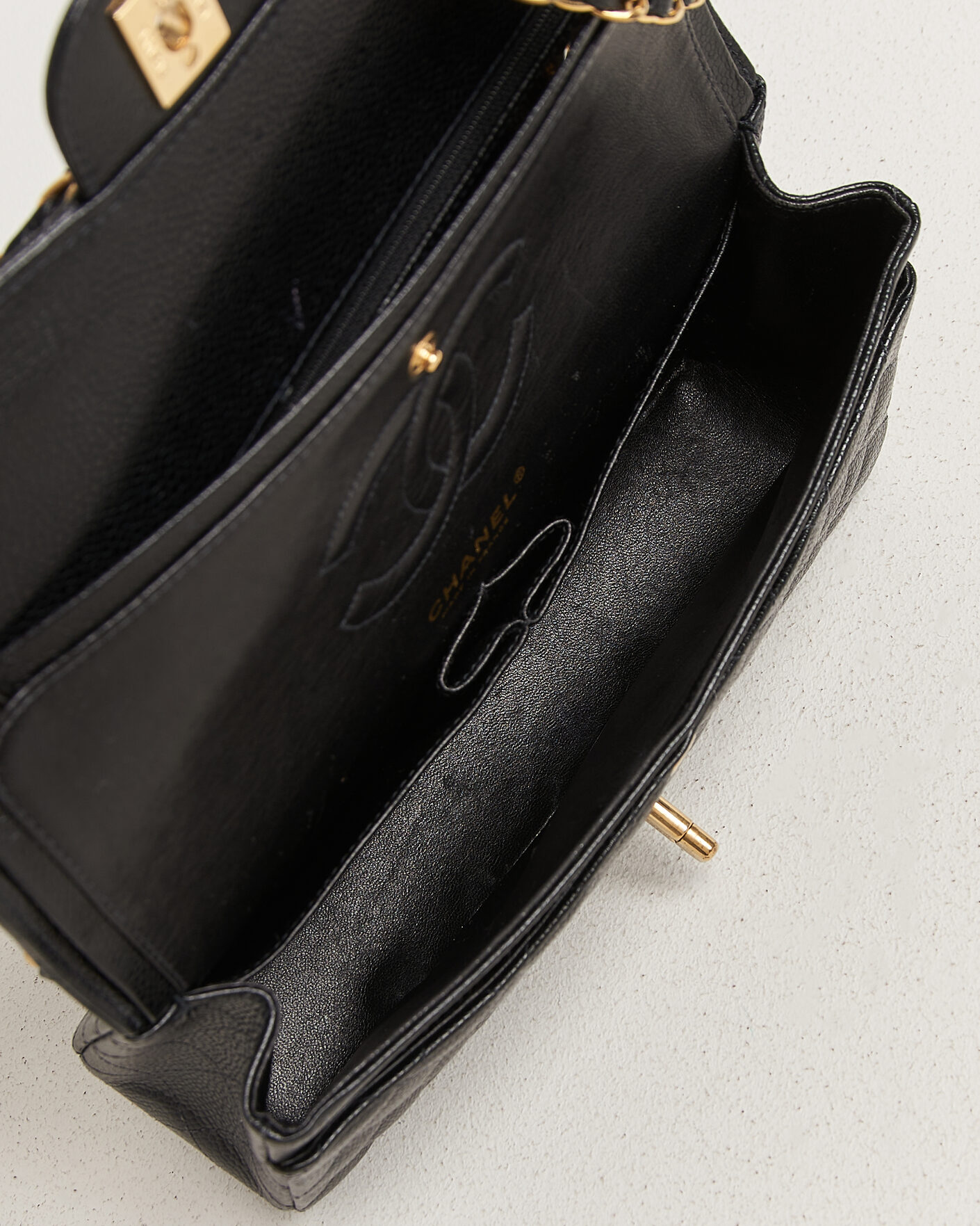 Mies | Pre-Owned & Vintage Bags | Chanel Pre-Owned | Classic Medium Double Flap Bag Caviar Black