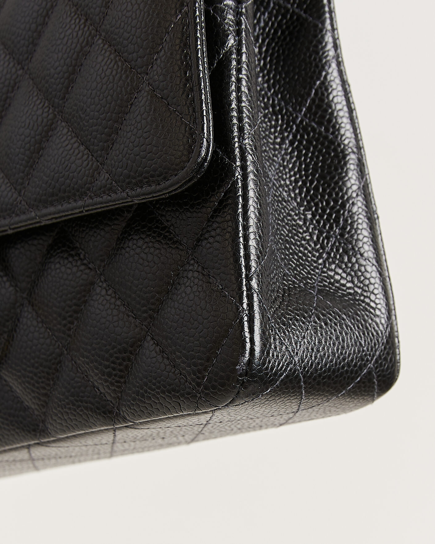 Mies | Pre-Owned & Vintage Bags | Chanel Pre-Owned | Classic Medium Double Flap Bag Caviar Black