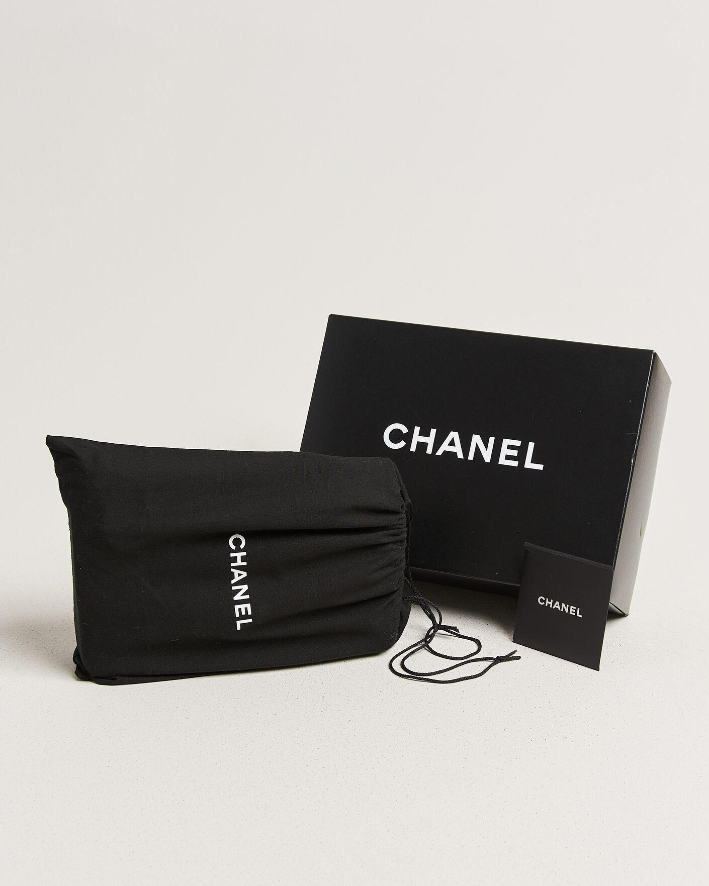 Mies | Pre-Owned & Vintage Bags | Chanel Pre-Owned | Classic Medium Double Flap Bag Caviar Black