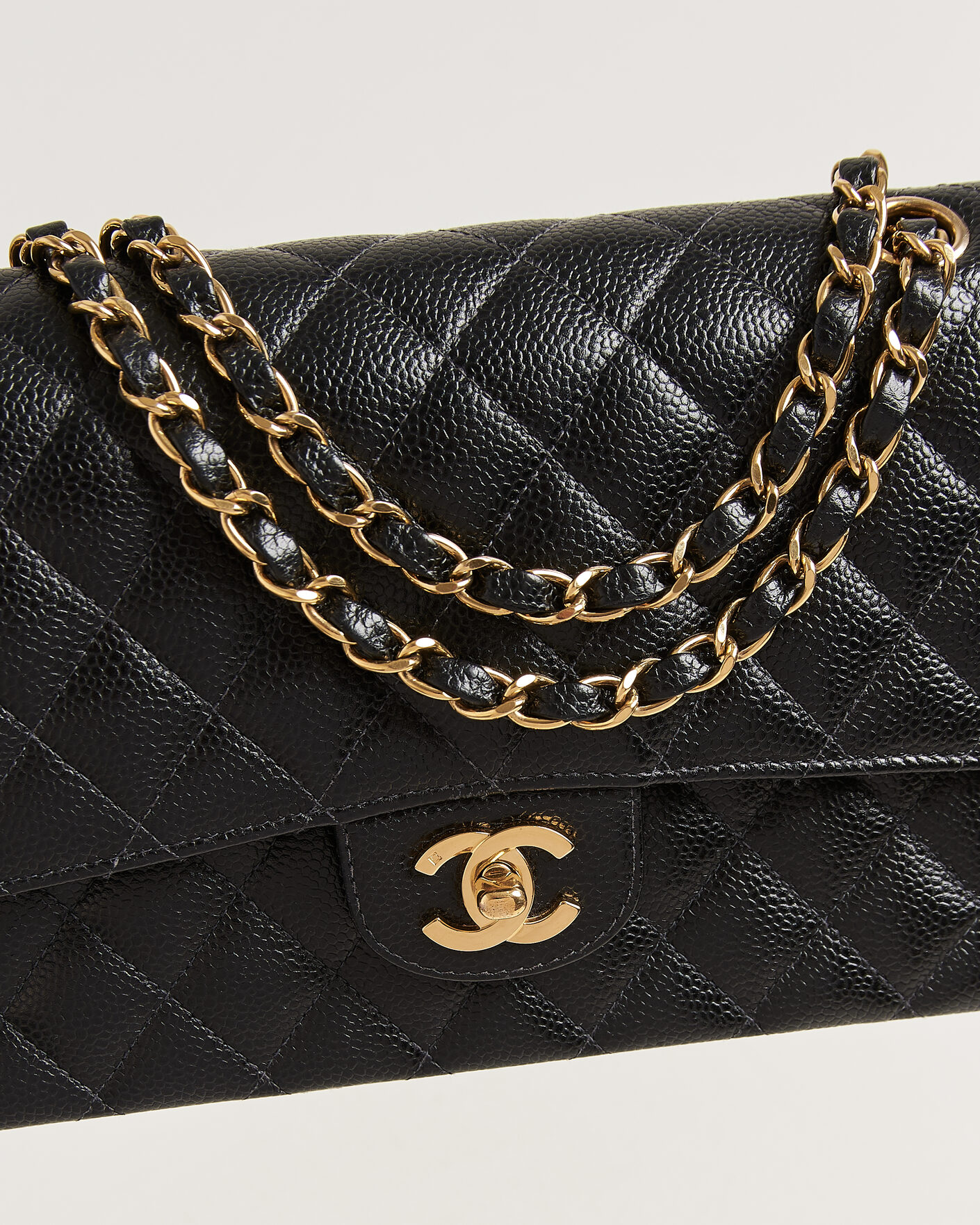 Mies | Pre-Owned & Vintage Bags | Chanel Pre-Owned | Classic Medium Double Flap Bag Caviar Black