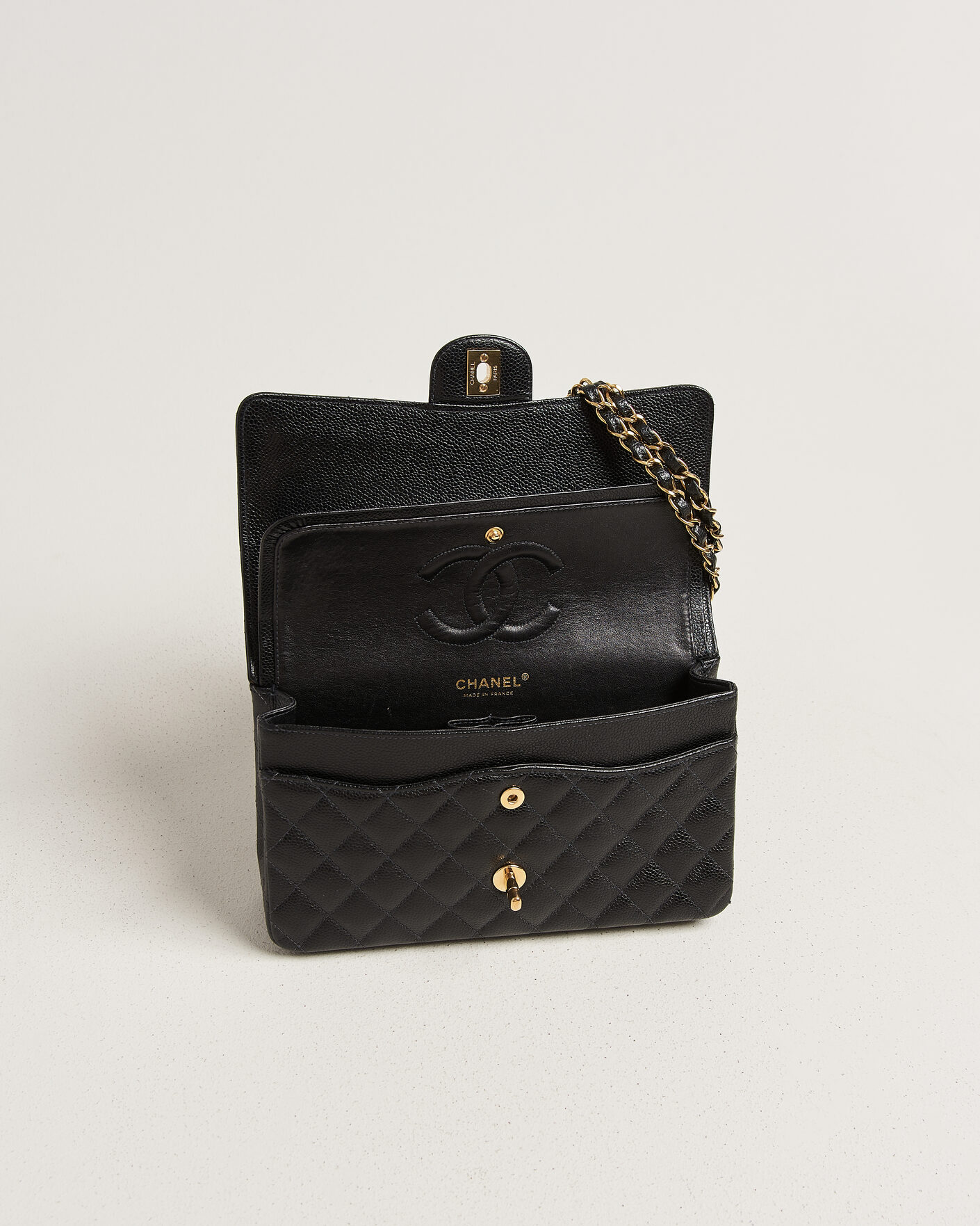 Mies | Pre-Owned & Vintage Bags | Chanel Pre-Owned | Classic Medium Double Flap Bag Caviar Black