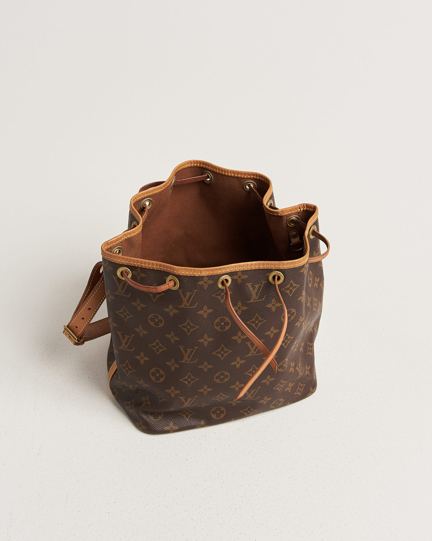 Mies | Pre-Owned & Vintage Bags | Louis Vuitton Pre-Owned | Petit Noé Monogram