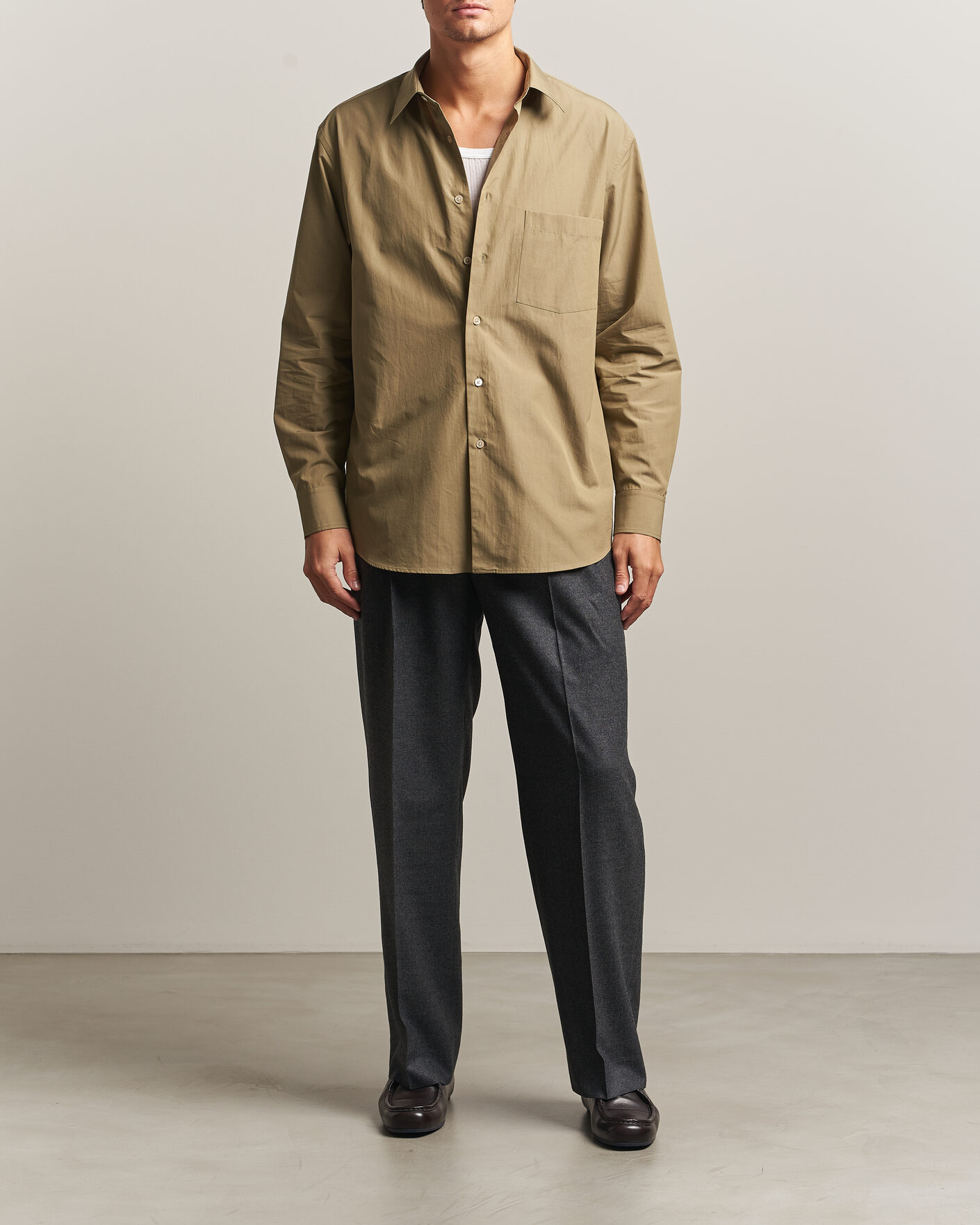Mies | Kauluspaidat | Auralee | Finx Light Weather Chambray Shirt Olive Brown
