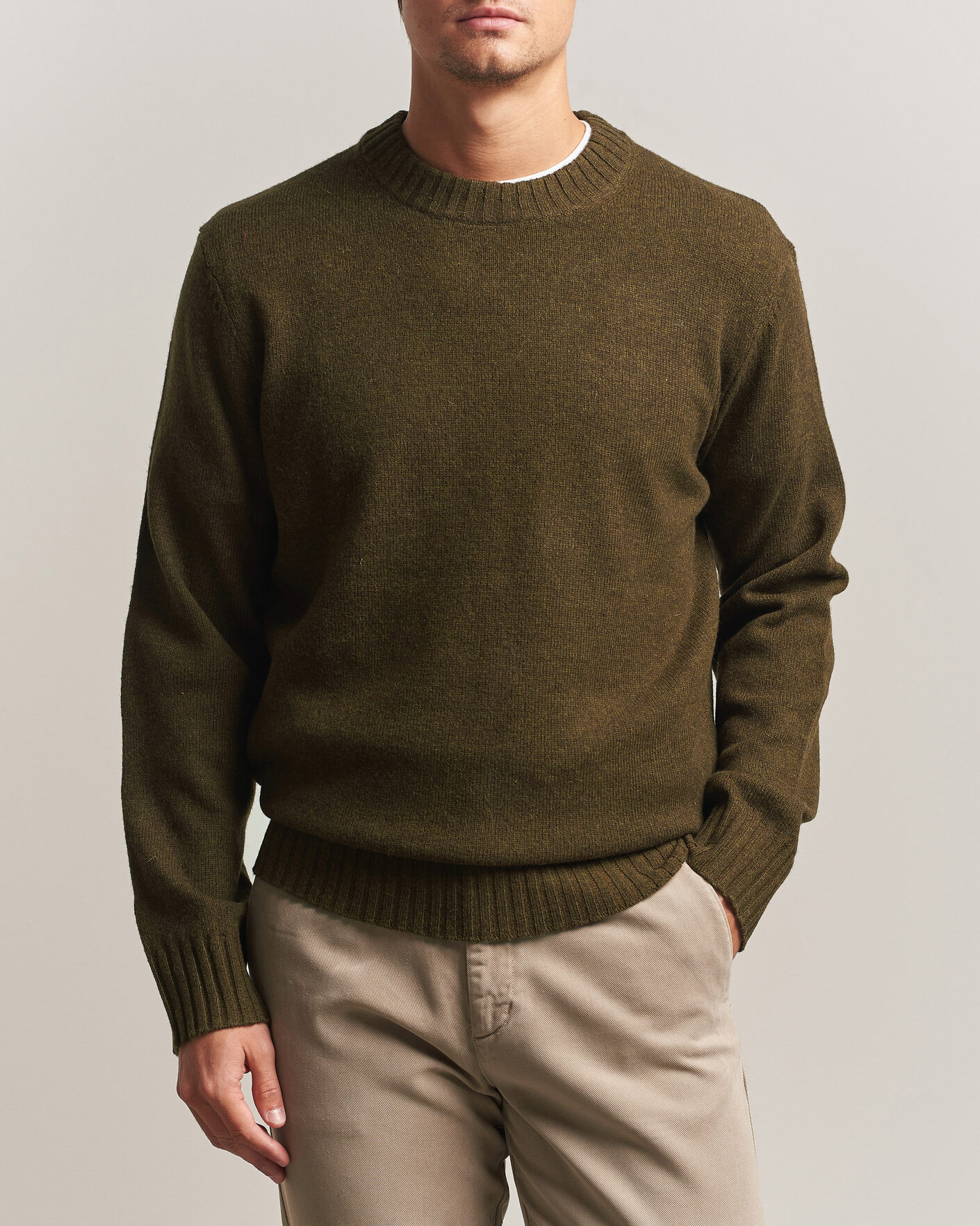 Mies | Puserot | A Day's March | Marlow Lambswool Sweater Forest Green