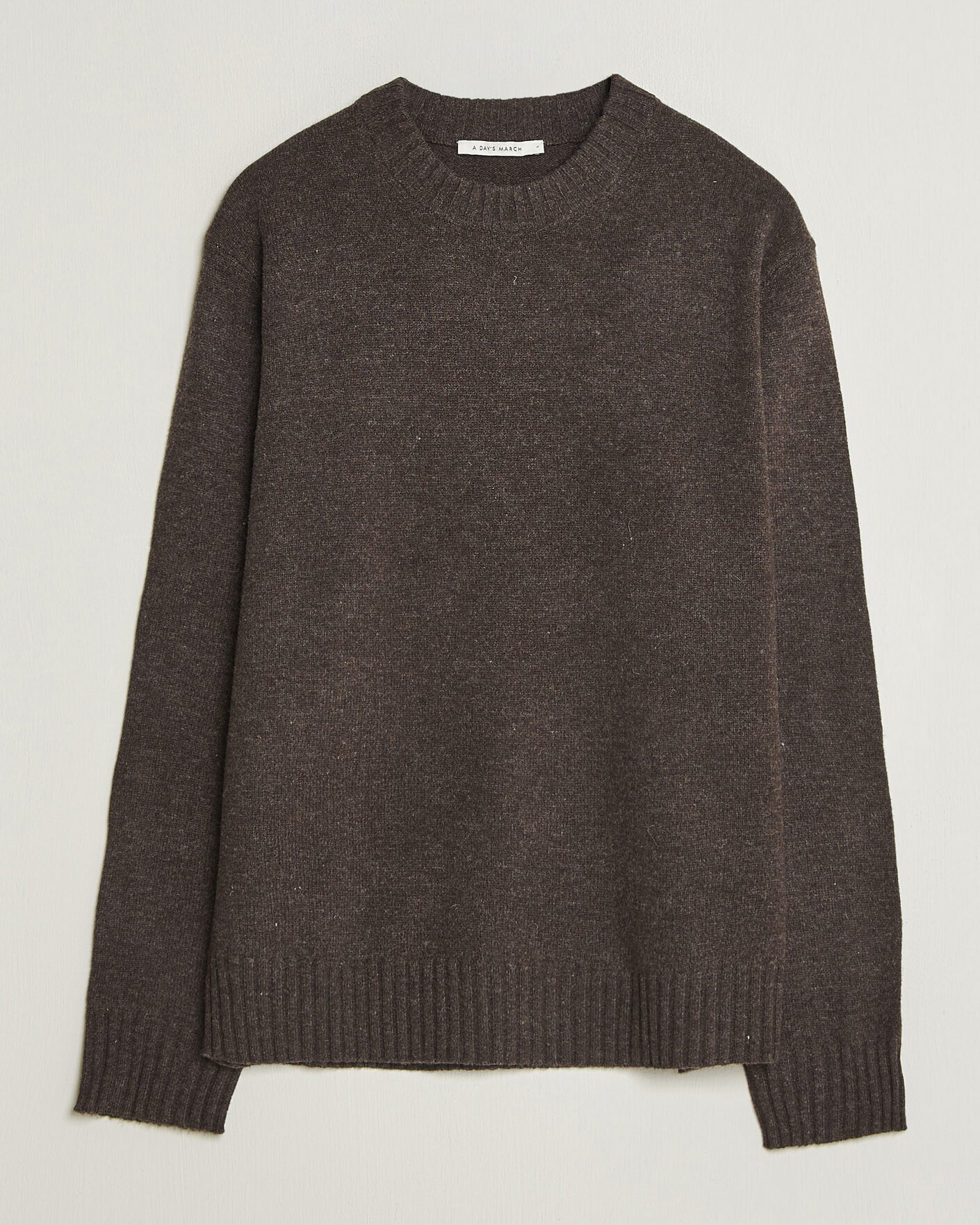 Mies | Puserot | A Day's March | Marlow Lambswool Sweater Dark Brown