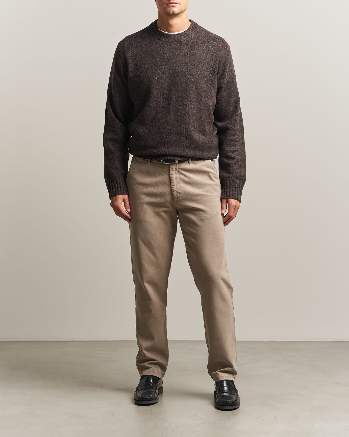 Mies | Puserot | A Day's March | Marlow Lambswool Sweater Dark Brown