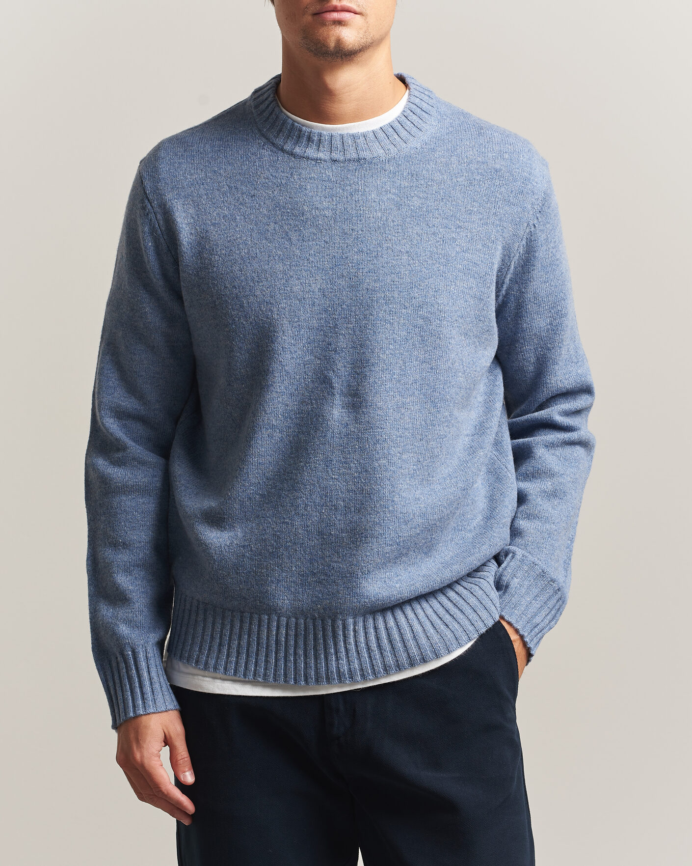Mies | Puserot | A Day's March | Marlow Lambswool Sweater Misty Blue
