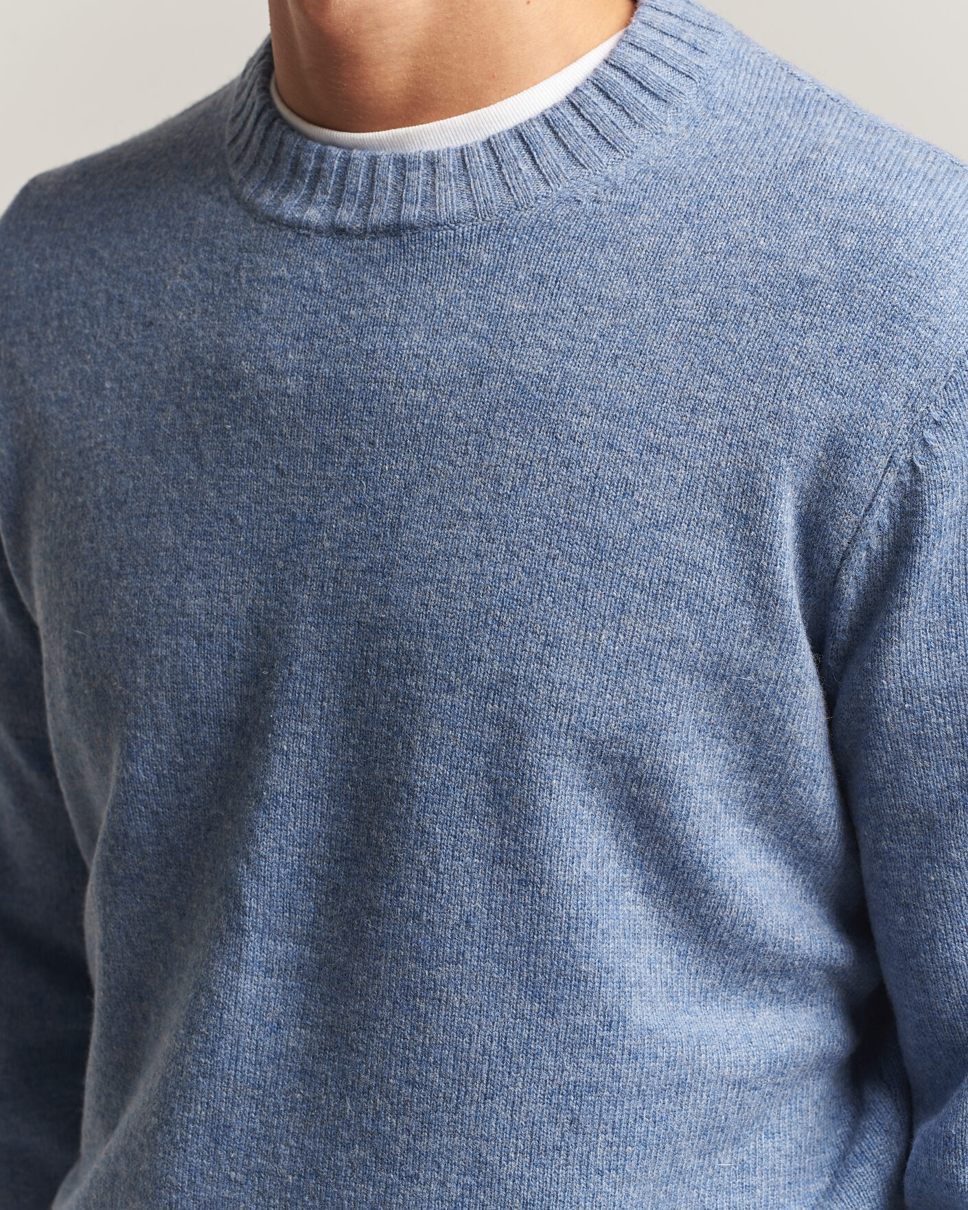 Mies | Puserot | A Day's March | Marlow Lambswool Sweater Misty Blue