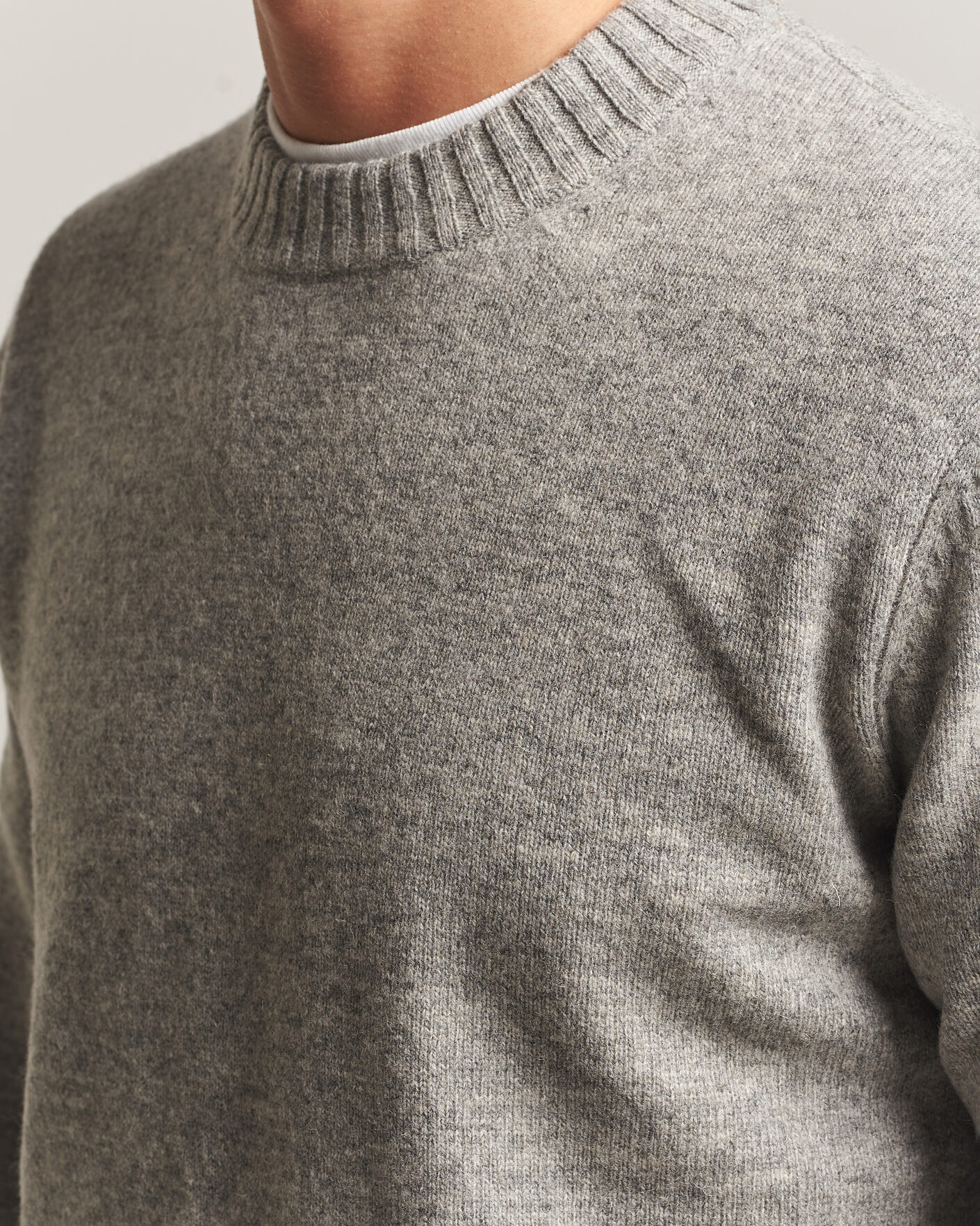 Mies | Puserot | A Day's March | Marlow Lambswool Sweater Grey Melange