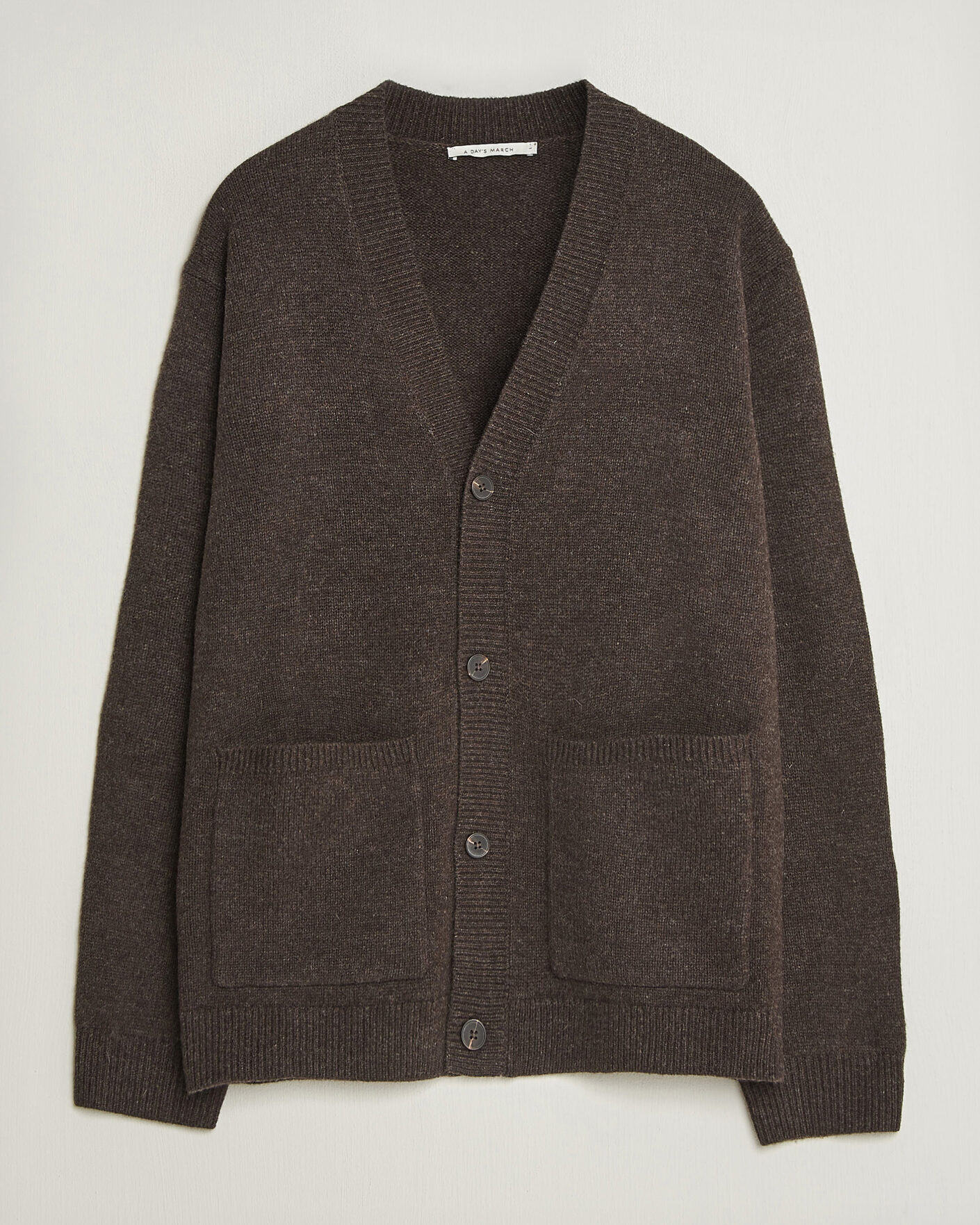Mies | Puserot | A Day's March | Jarrow Lambswool Cardigan Dark Brown