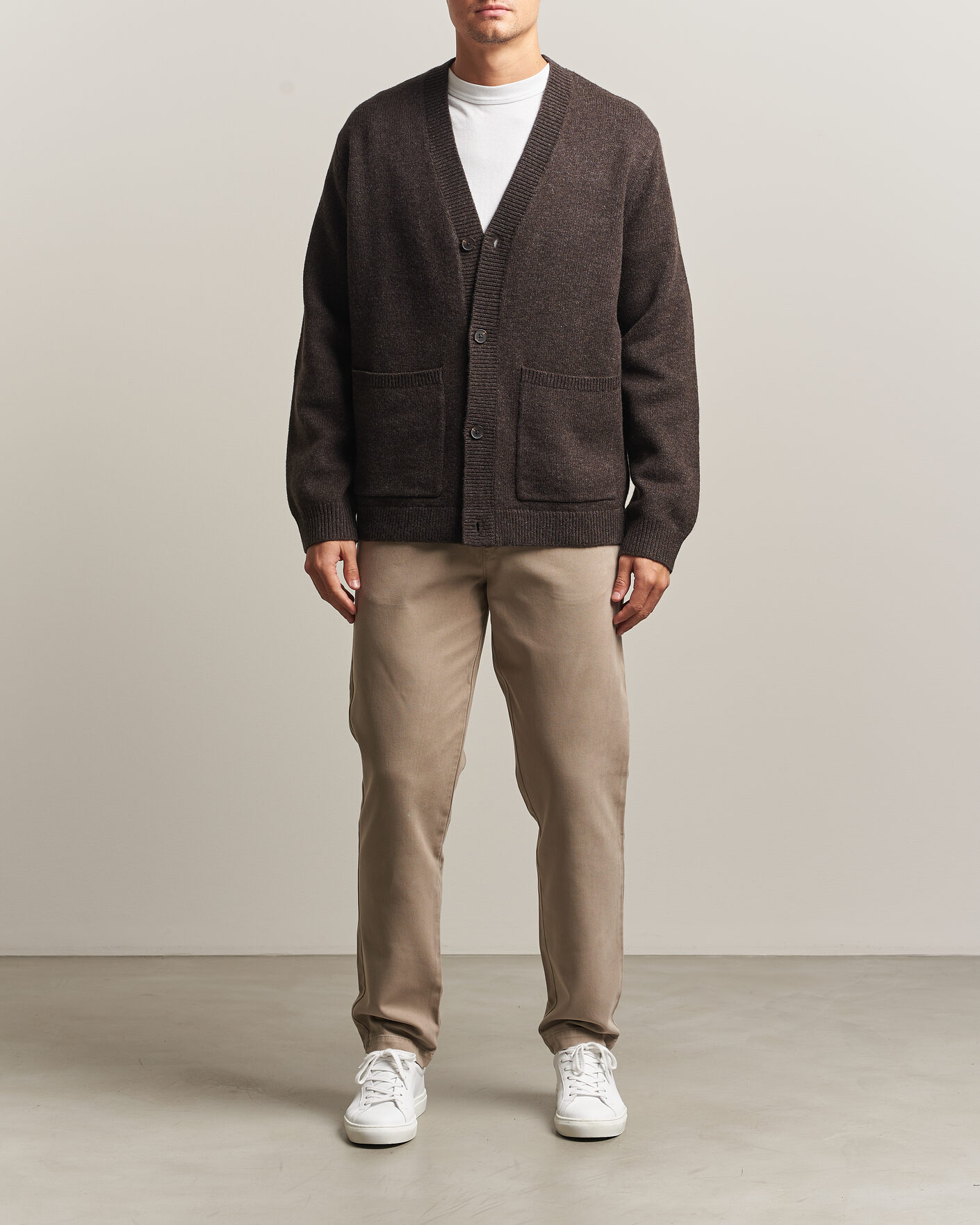 Mies | Puserot | A Day's March | Jarrow Lambswool Cardigan Dark Brown