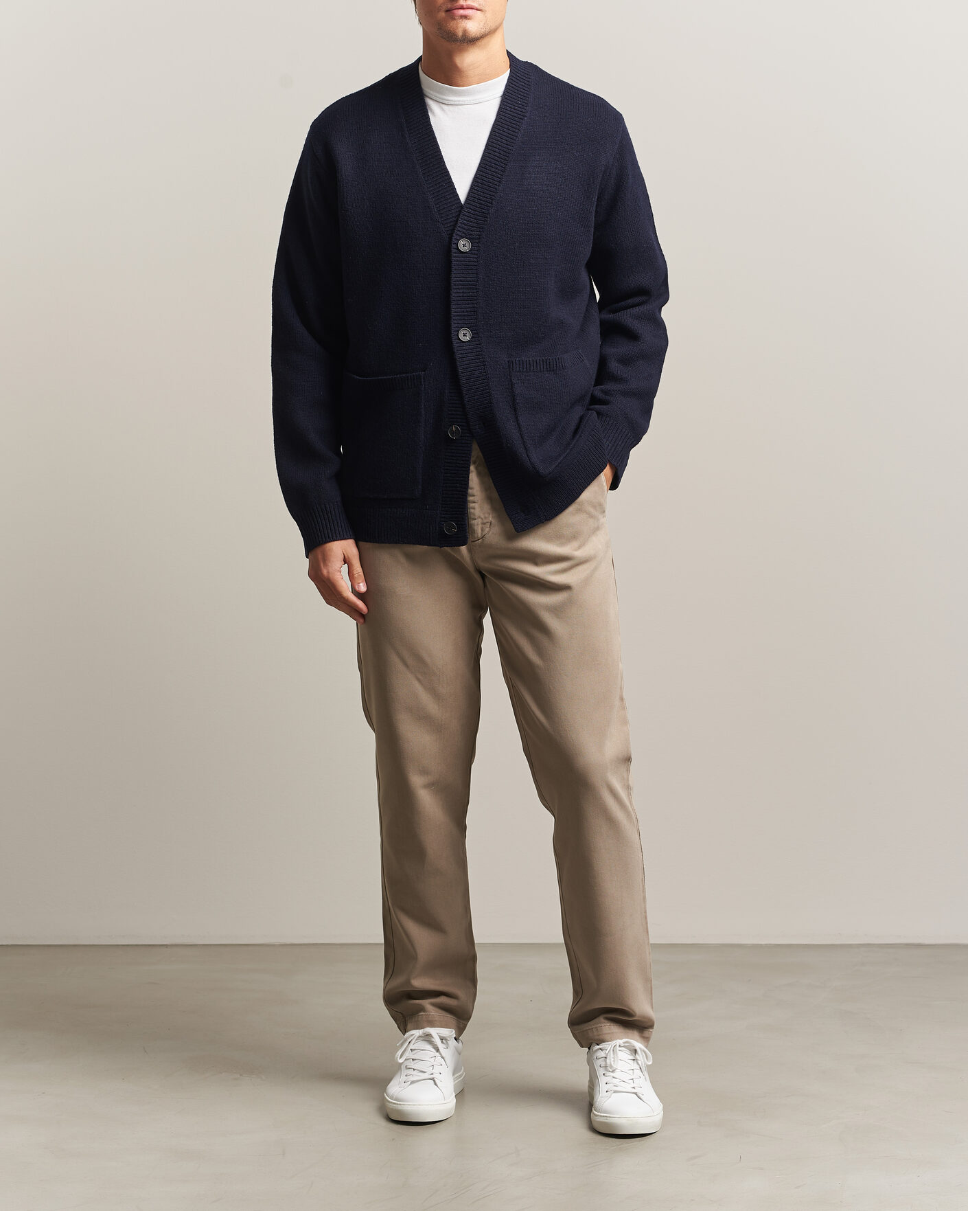 Mies | Puserot | A Day's March | Jarrow Lambswool Cardigan Navy
