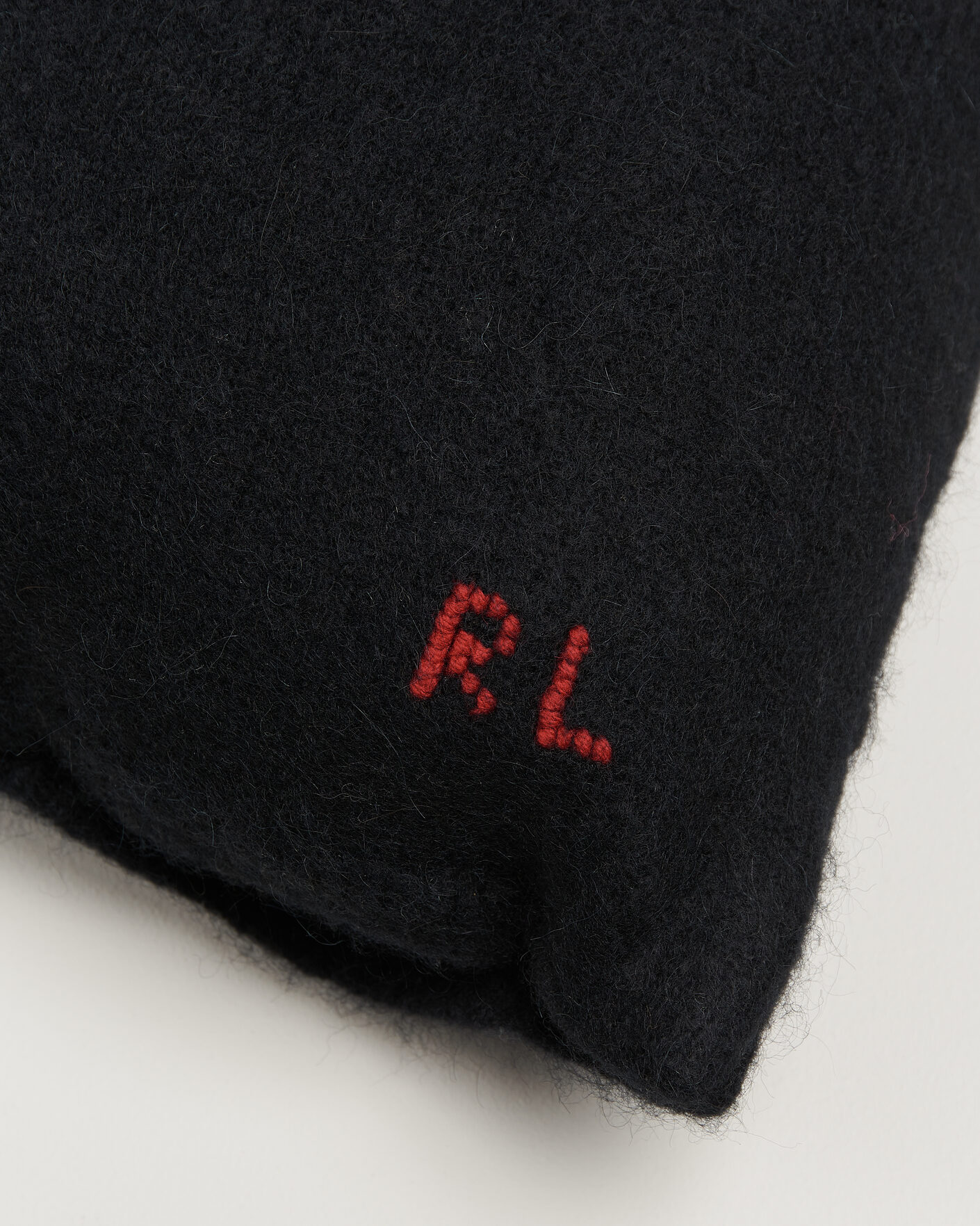 Mies | Kotiin | Ralph Lauren Home | Ralph & Ricky Bear Wool/Alpaca Pillow Black