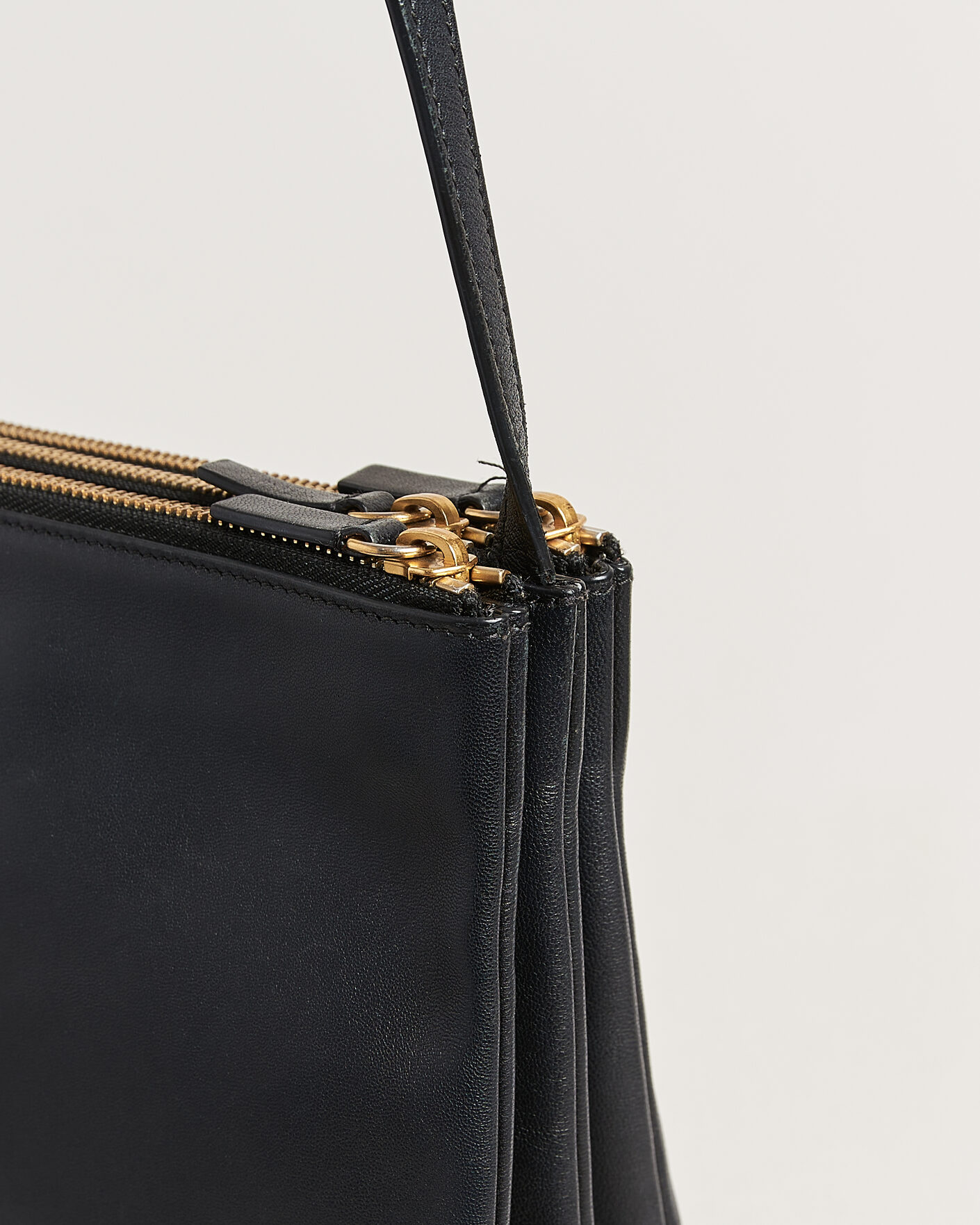 Mies | Pre-Owned & Vintage Bags | Celine Pre-Owned | Trio Bag Medium Leather Black