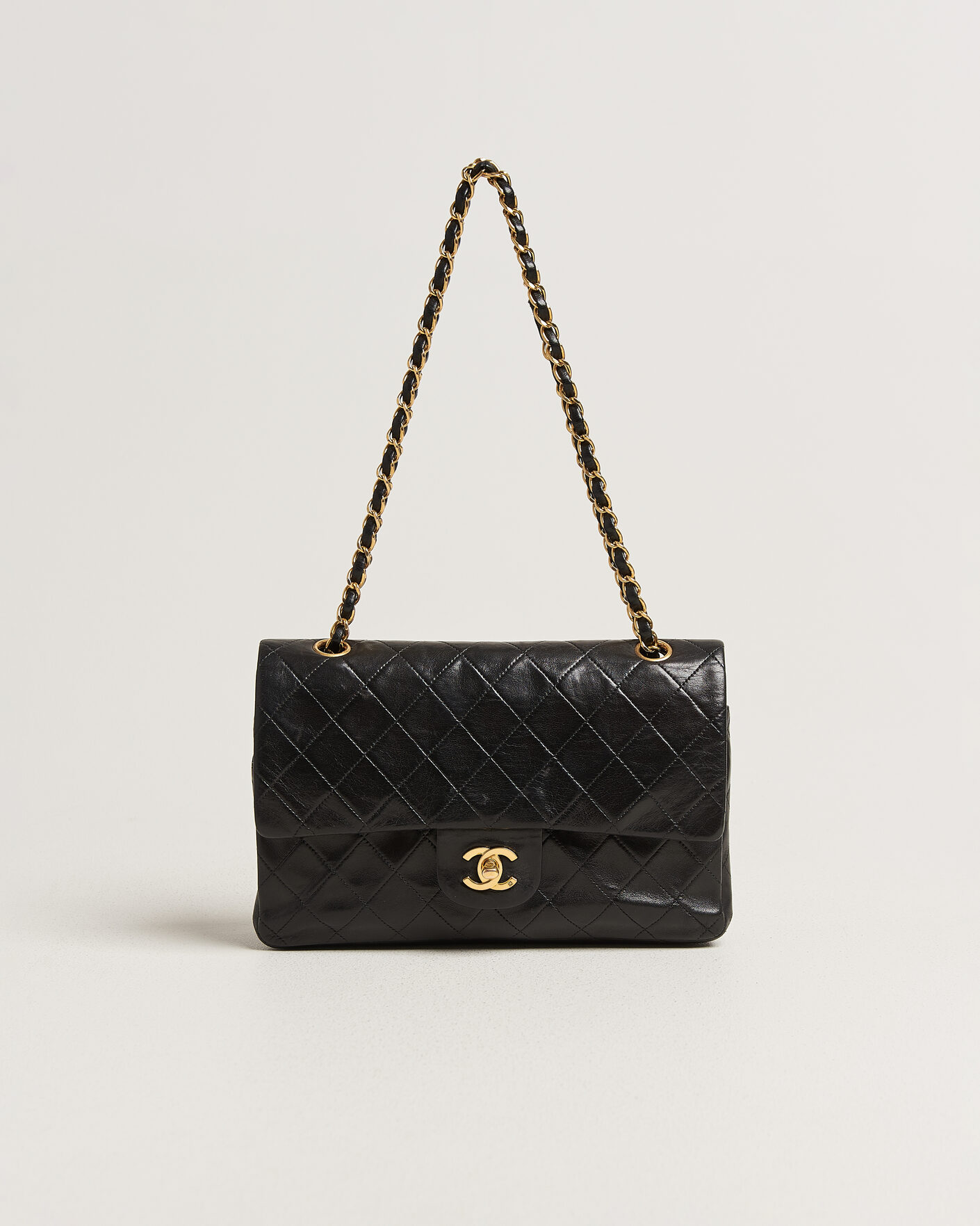 Mies | Pre-Owned & Vintage Bags | Chanel Pre-Owned | Classic Medium Double Flap Bag Lambskin Black