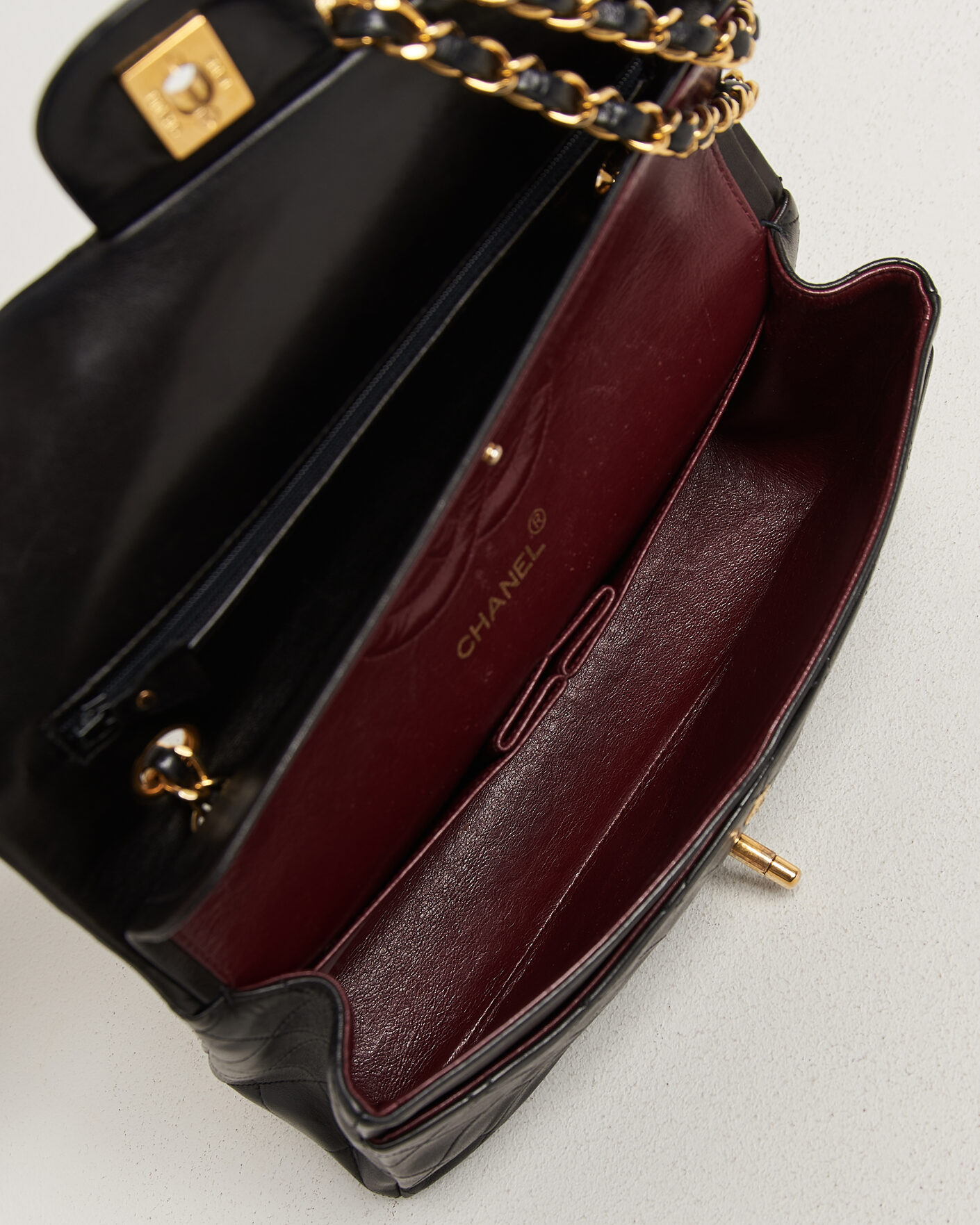 Mies | Pre-Owned & Vintage Bags | Chanel Pre-Owned | Classic Medium Double Flap Bag Lambskin Black