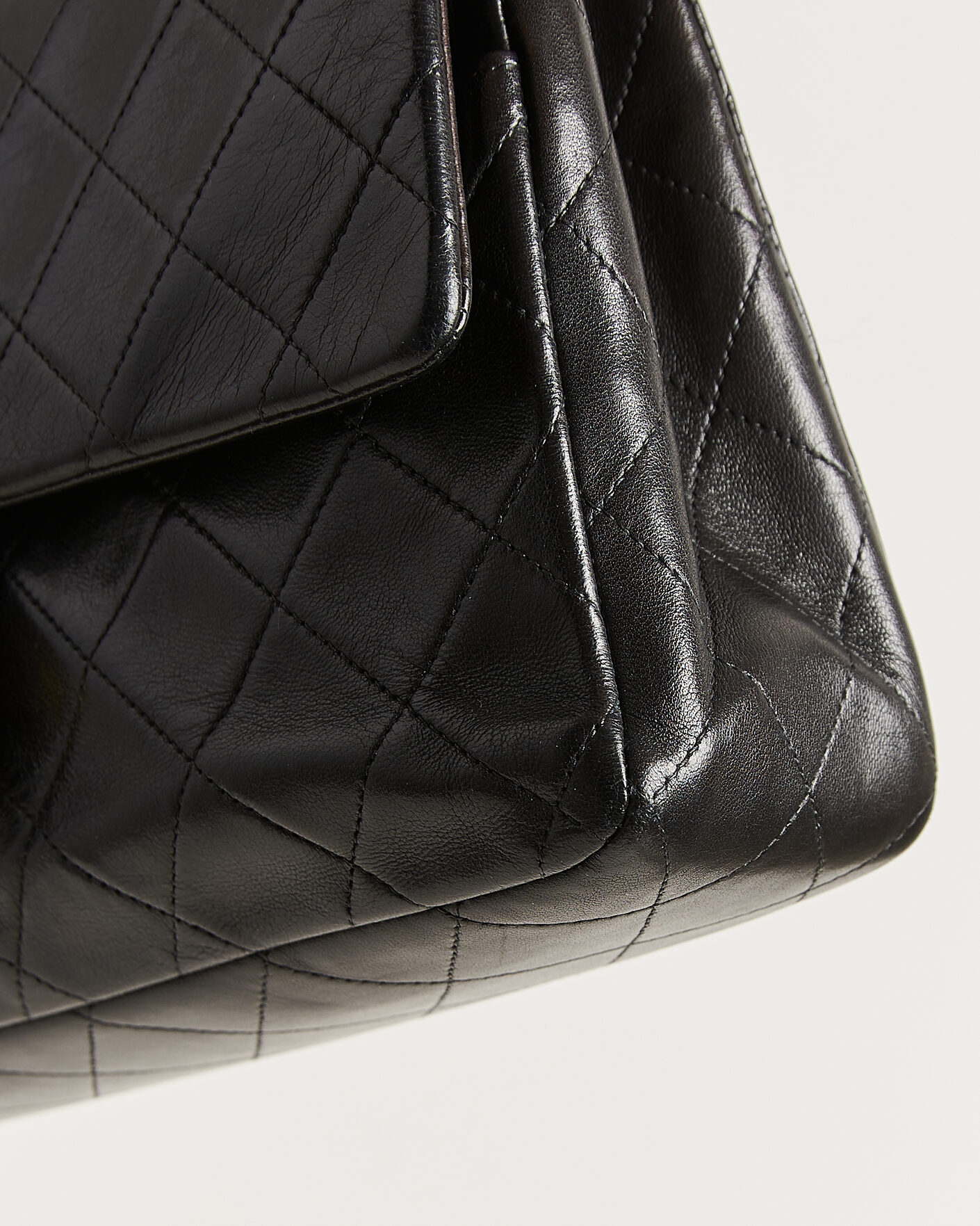 Mies | Pre-Owned & Vintage Bags | Chanel Pre-Owned | Classic Medium Double Flap Bag Lambskin Black