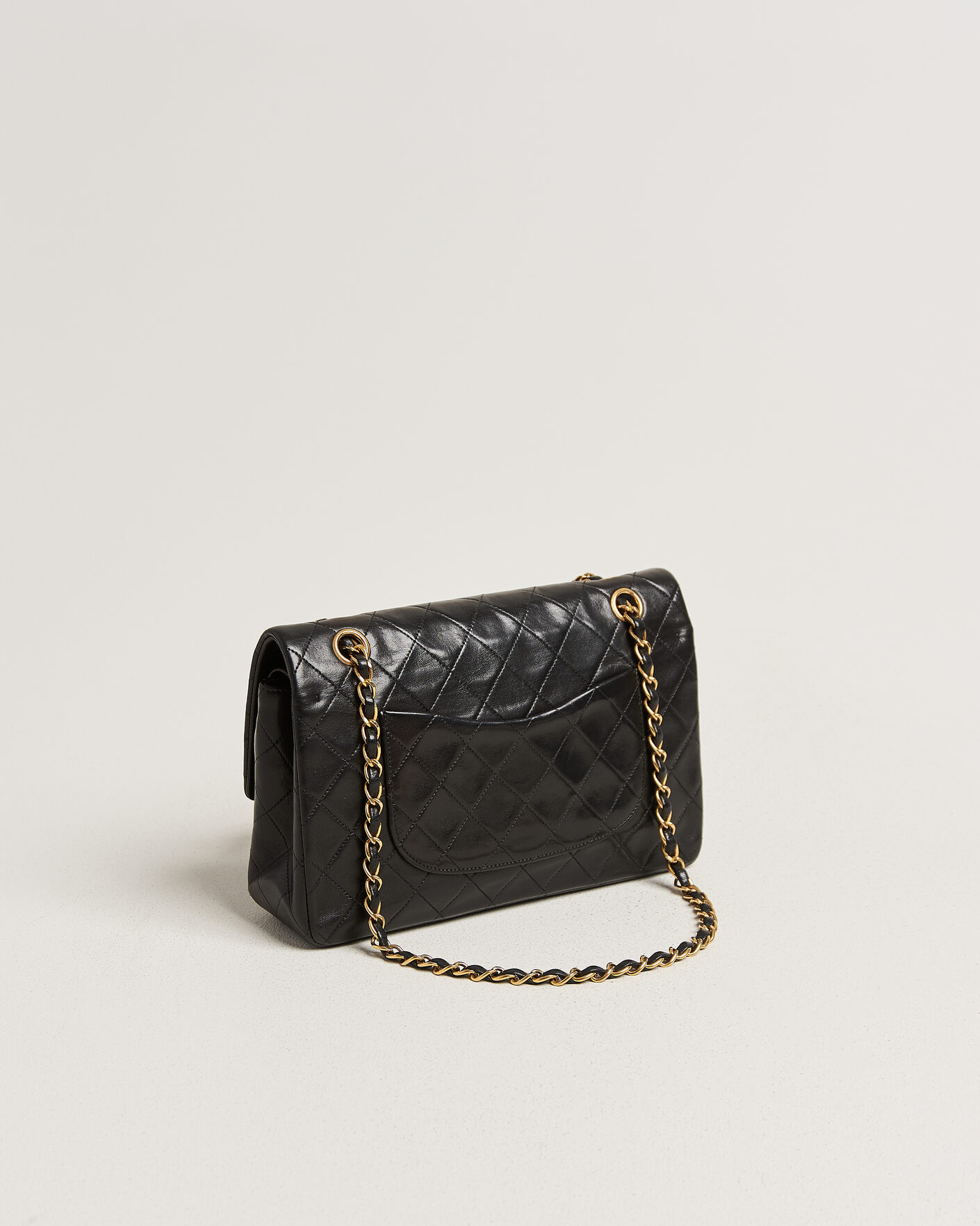 Mies | Pre-Owned & Vintage Bags | Chanel Pre-Owned | Classic Medium Double Flap Bag Lambskin Black
