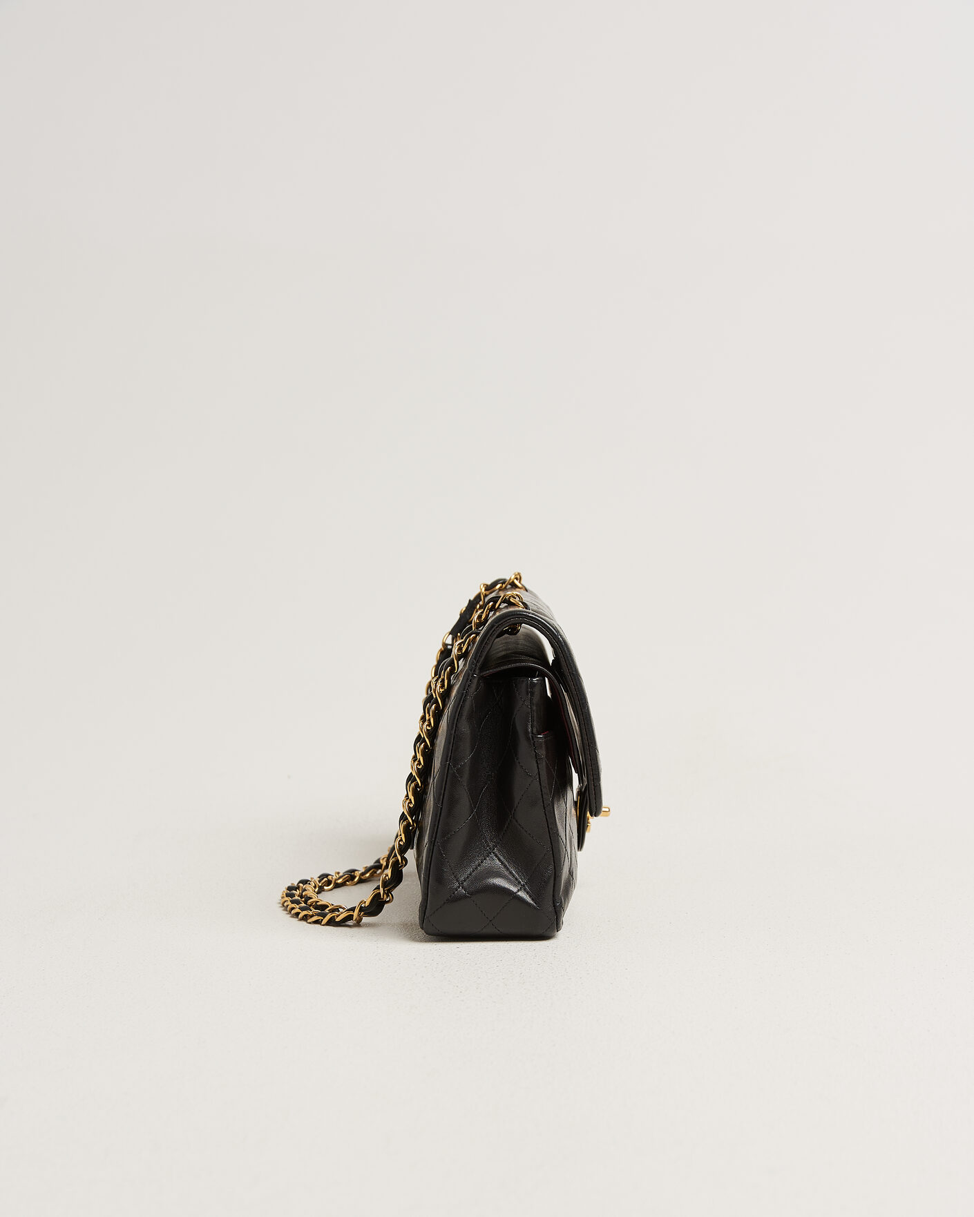 Mies | Pre-Owned & Vintage Bags | Chanel Pre-Owned | Classic Medium Double Flap Bag Lambskin Black