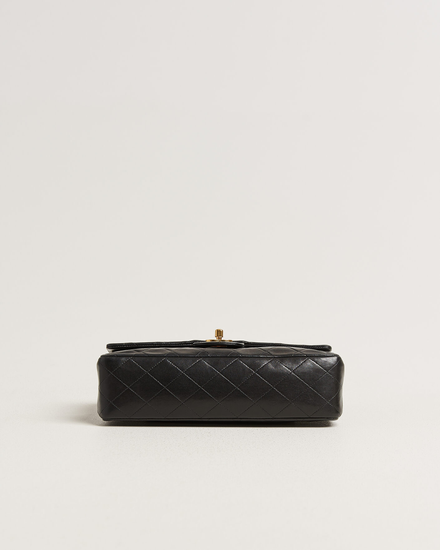 Mies | Pre-Owned & Vintage Bags | Chanel Pre-Owned | Classic Medium Double Flap Bag Lambskin Black