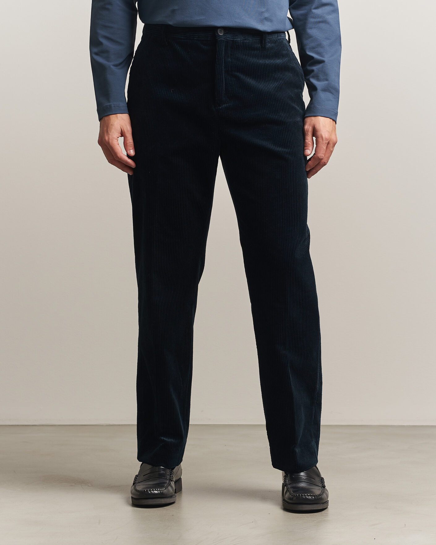 Mies | Housut | Filippa K | Julian Corduroy Chino Trousers Dark Navy