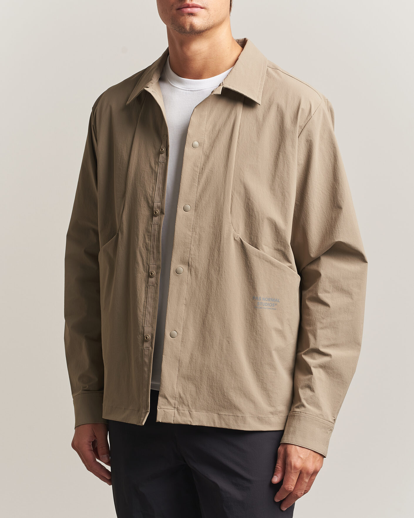 Mies | Kauluspaidat | Pas Normal Studios | Off-Race Tech Shirt Dusty Earth