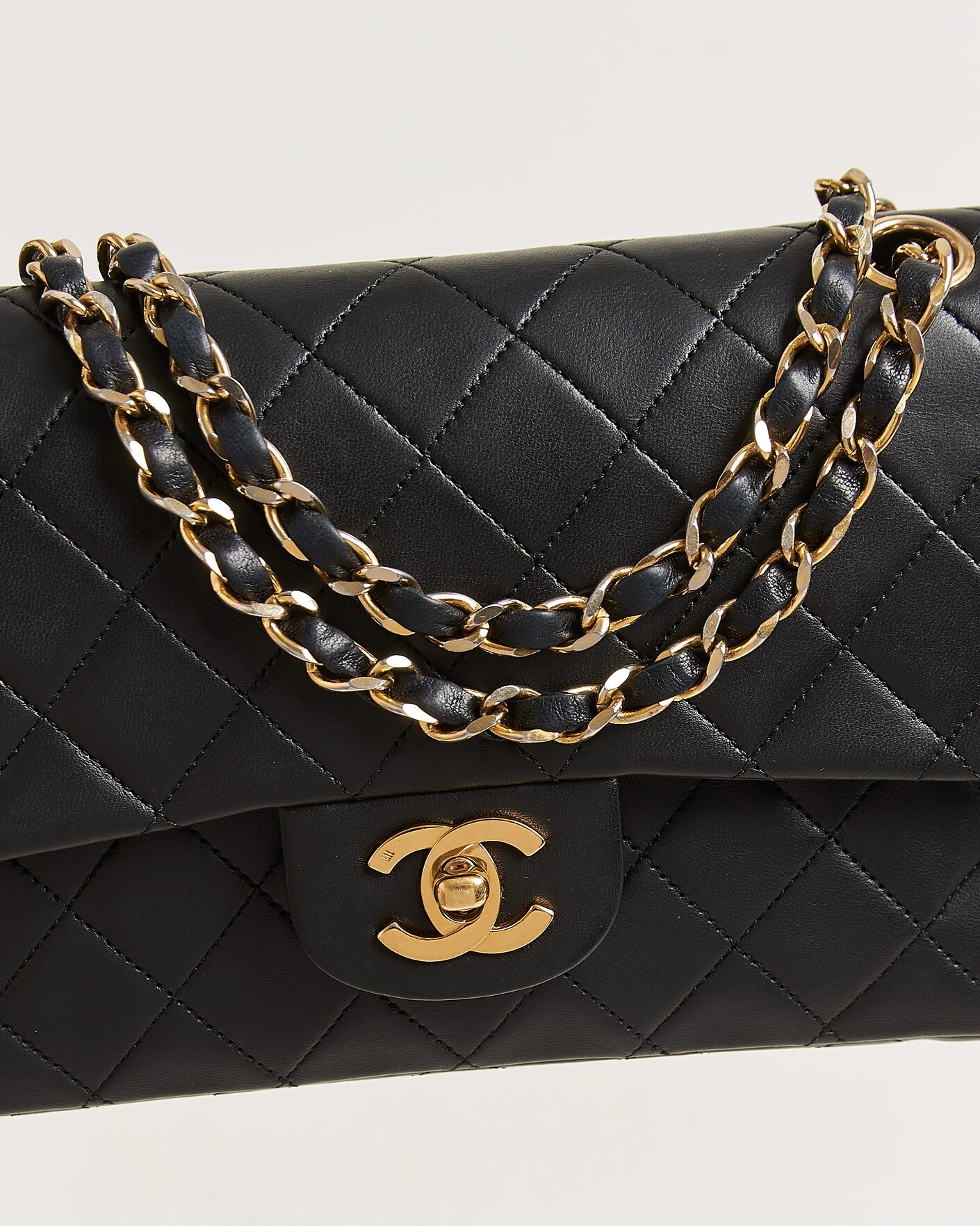 Mies | Pre-Owned & Vintage Bags | Chanel Pre-Owned | Classic Small Double Flap Bag Lambskin Black