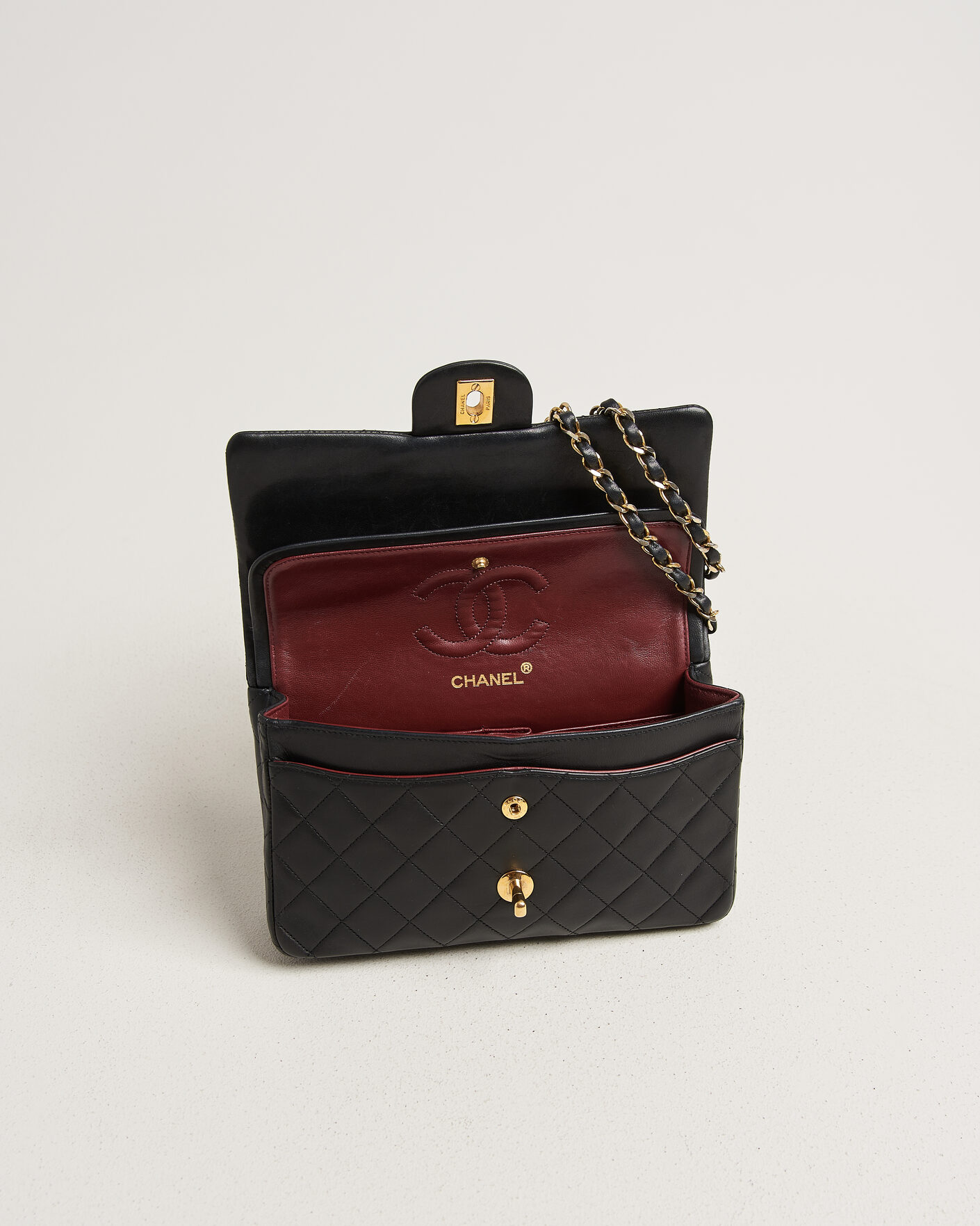 Mies | Pre-Owned & Vintage Bags | Chanel Pre-Owned | Classic Small Double Flap Bag Lambskin Black