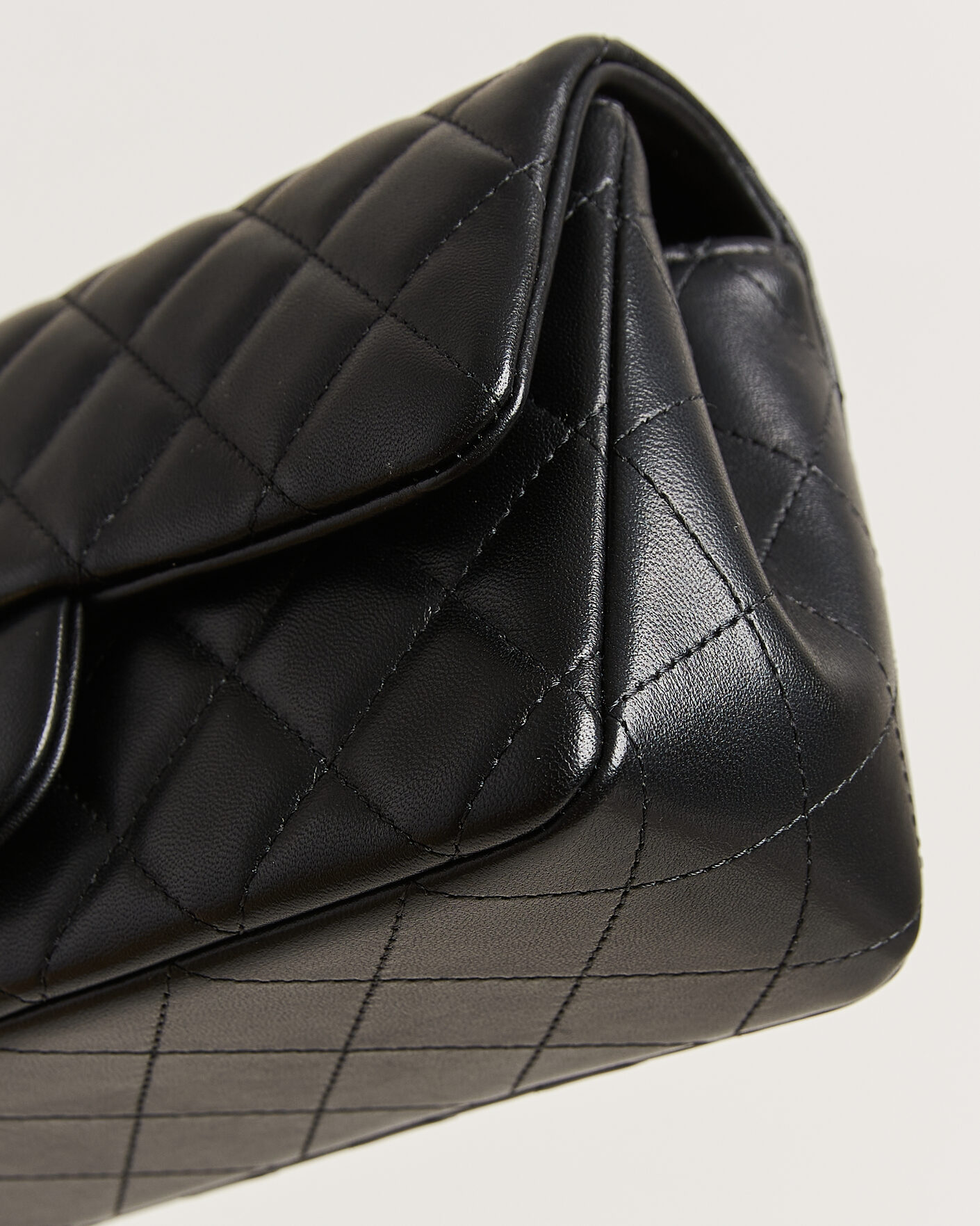Mies | Pre-Owned & Vintage Bags | Chanel Pre-Owned | Classic Mini Rectangular Single Flap Bag Lambskin Black