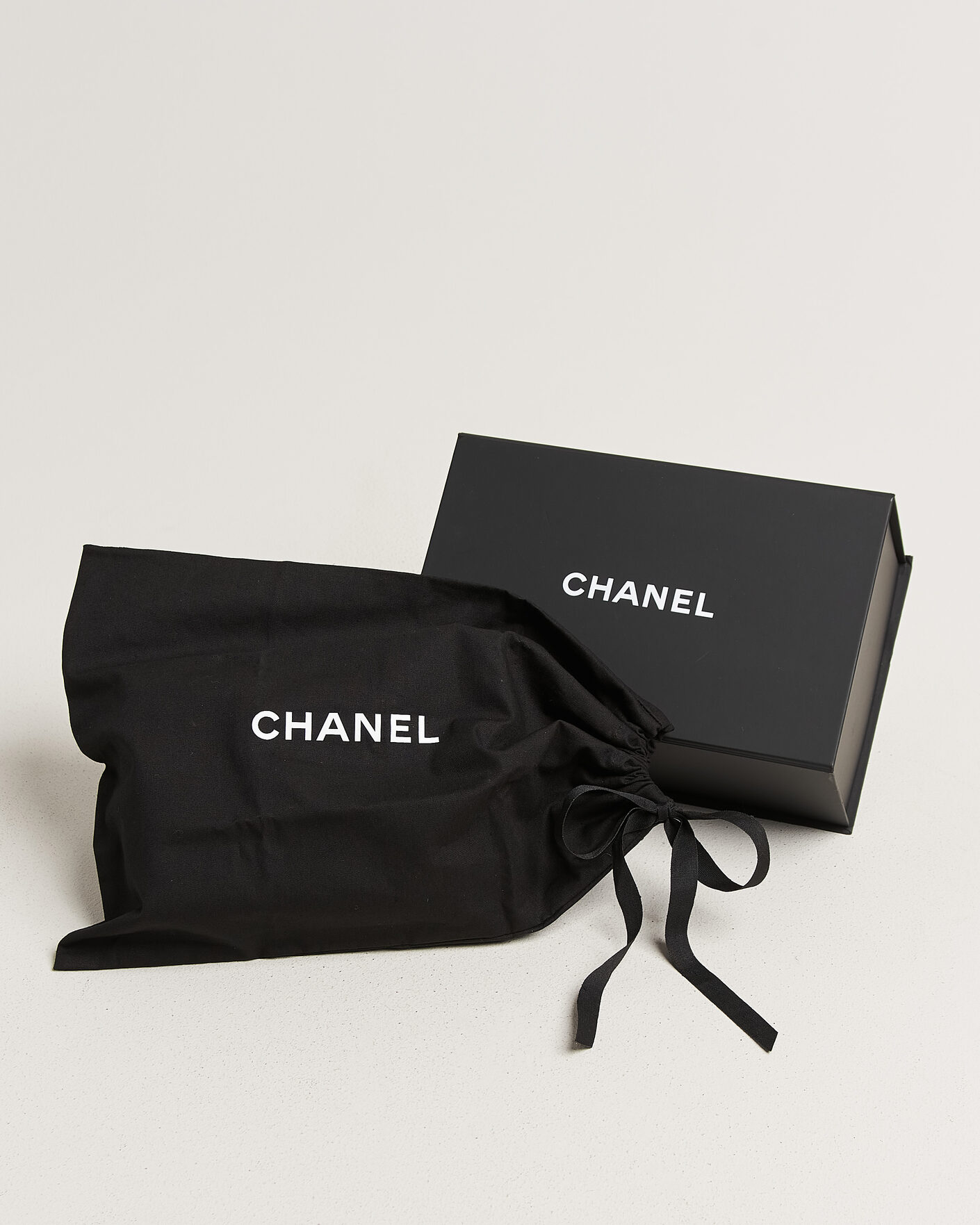 Mies | Pre-Owned & Vintage Bags | Chanel Pre-Owned | Classic Mini Rectangular Single Flap Bag Lambskin Black