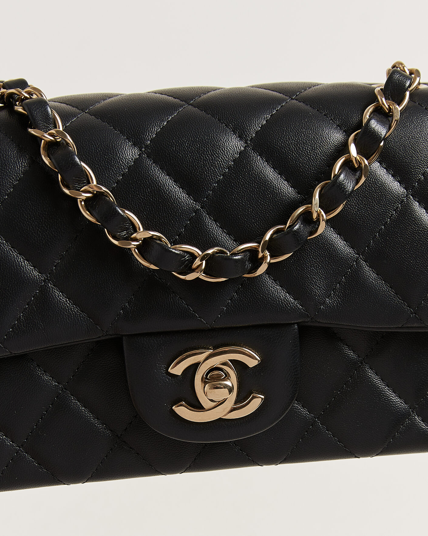 Mies | Pre-Owned & Vintage Bags | Chanel Pre-Owned | Classic Mini Rectangular Single Flap Bag Lambskin Black