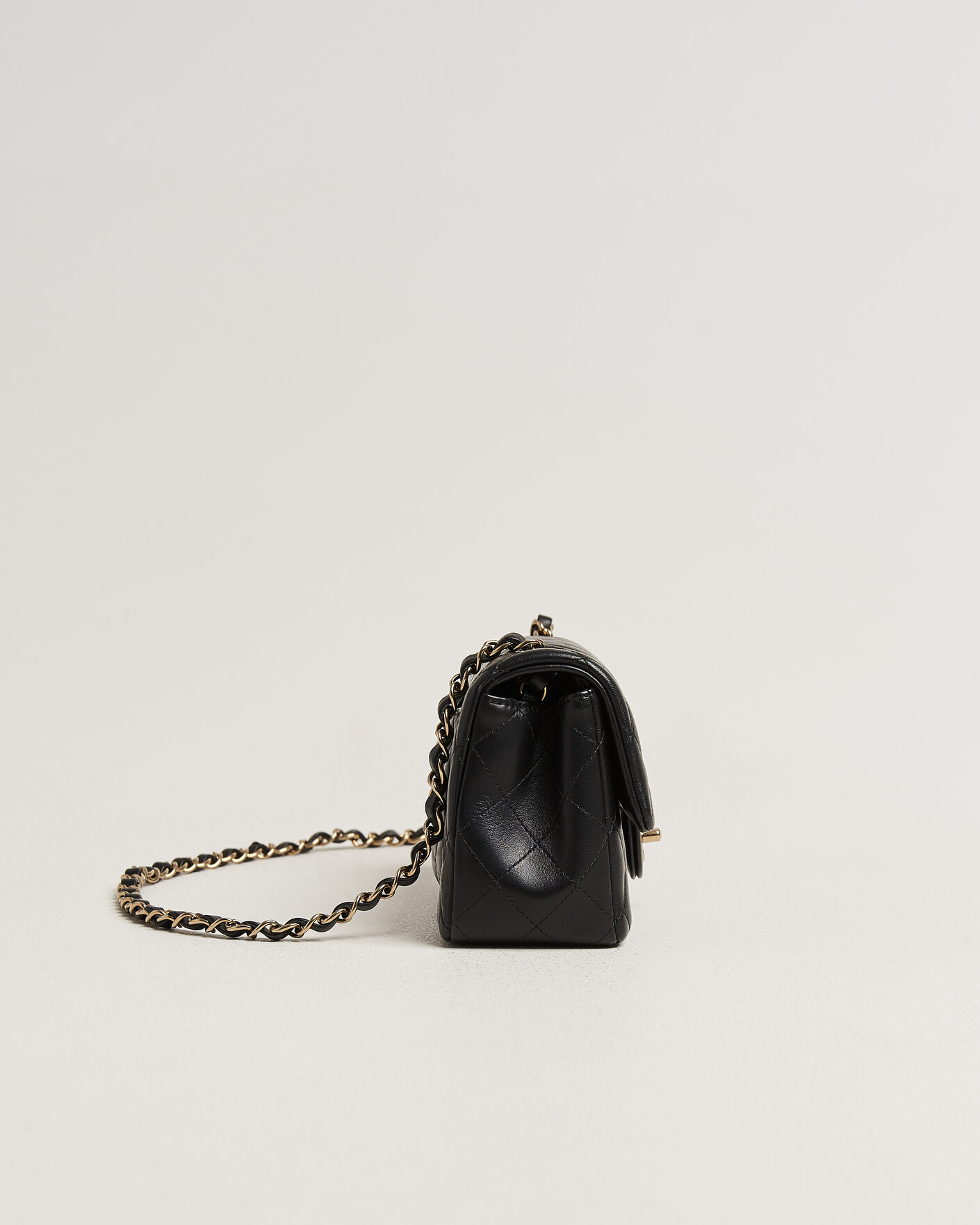 Mies | Pre-Owned & Vintage Bags | Chanel Pre-Owned | Classic Mini Rectangular Single Flap Bag Lambskin Black