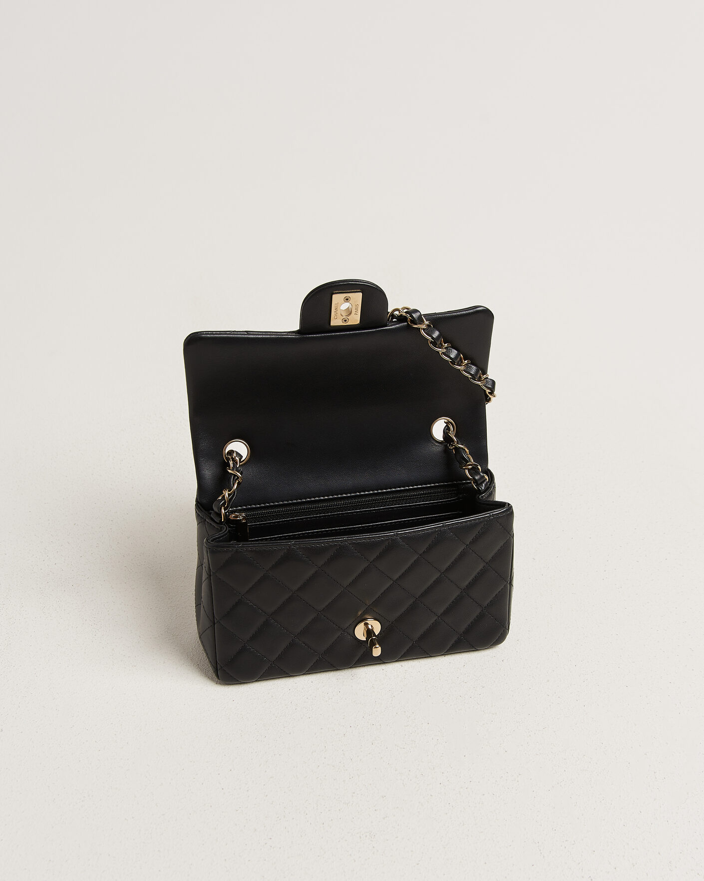 Mies | Pre-Owned & Vintage Bags | Chanel Pre-Owned | Classic Mini Rectangular Single Flap Bag Lambskin Black