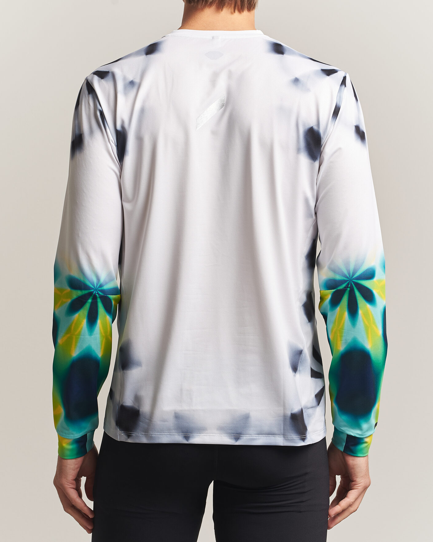 Mies | T-paidat | SOAR Running | LS Printed Tech T-Shirt White/Grey