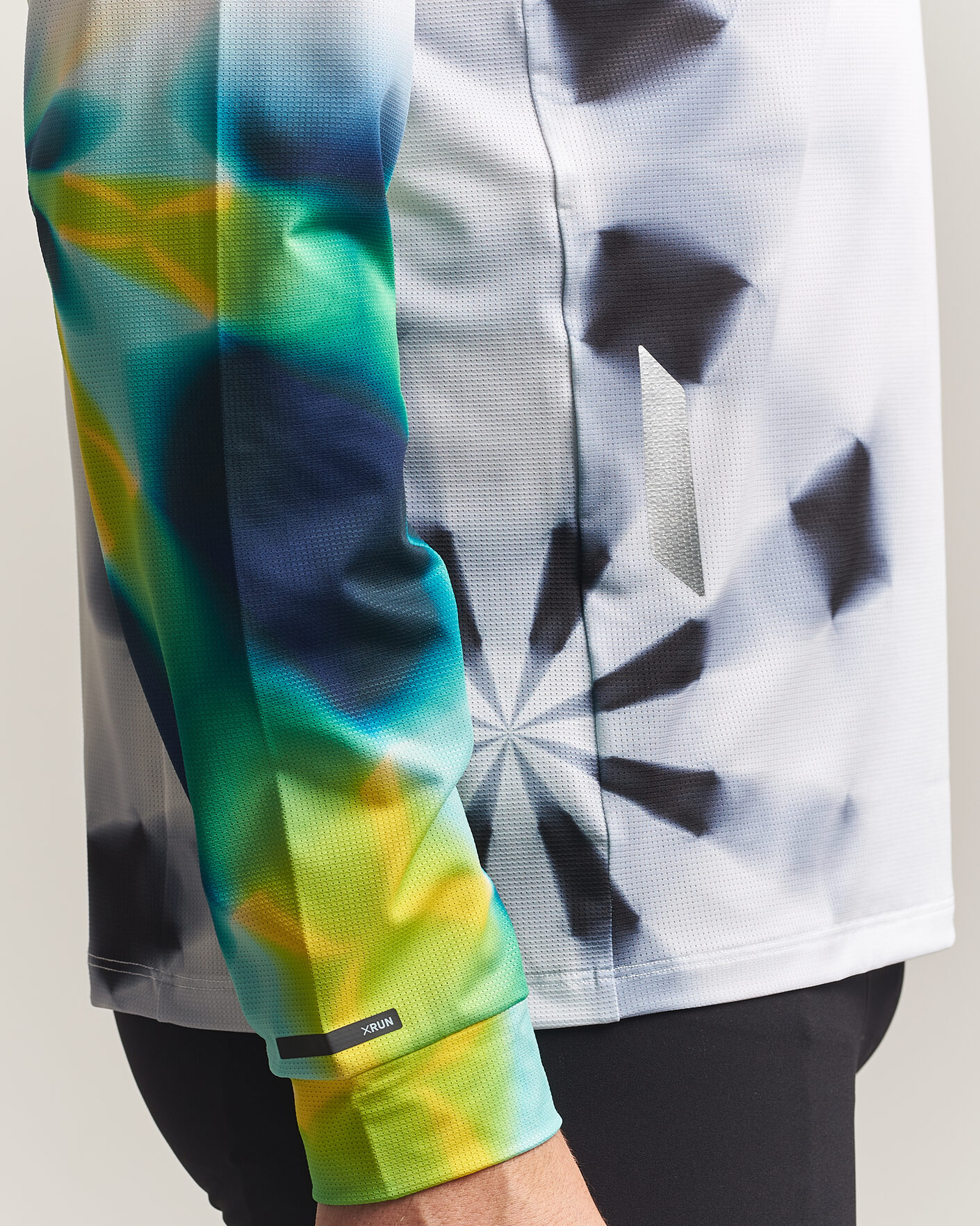 Mies | T-paidat | SOAR Running | LS Printed Tech T-Shirt White/Grey