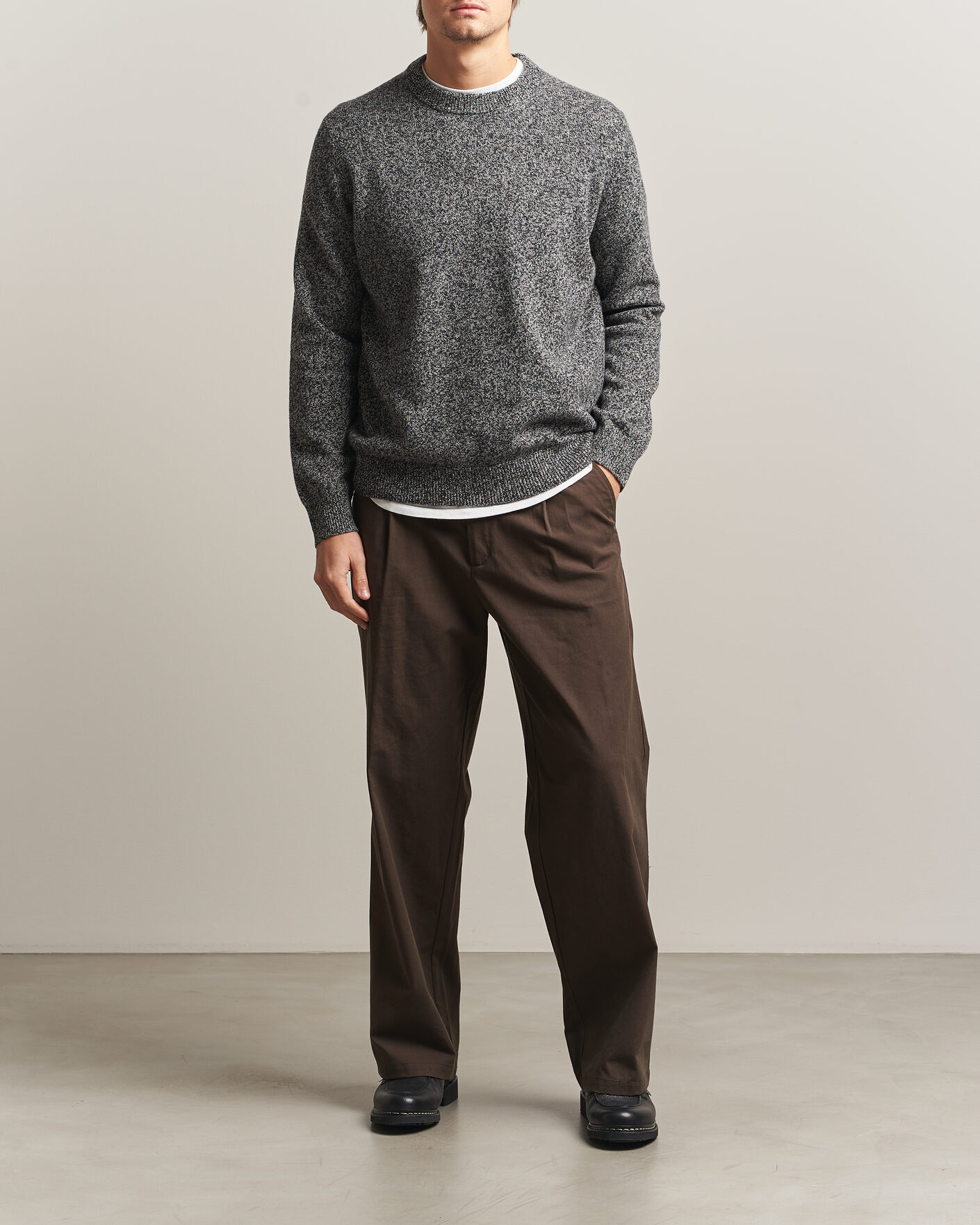 Mies | Puserot | Samsøe Samsøe | Isak Knitted Crew Neck Black White Melange