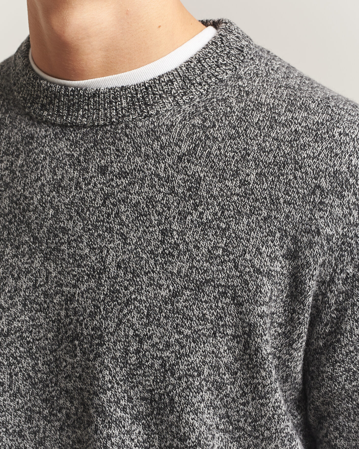 Mies | Puserot | Samsøe Samsøe | Isak Knitted Crew Neck Black White Melange