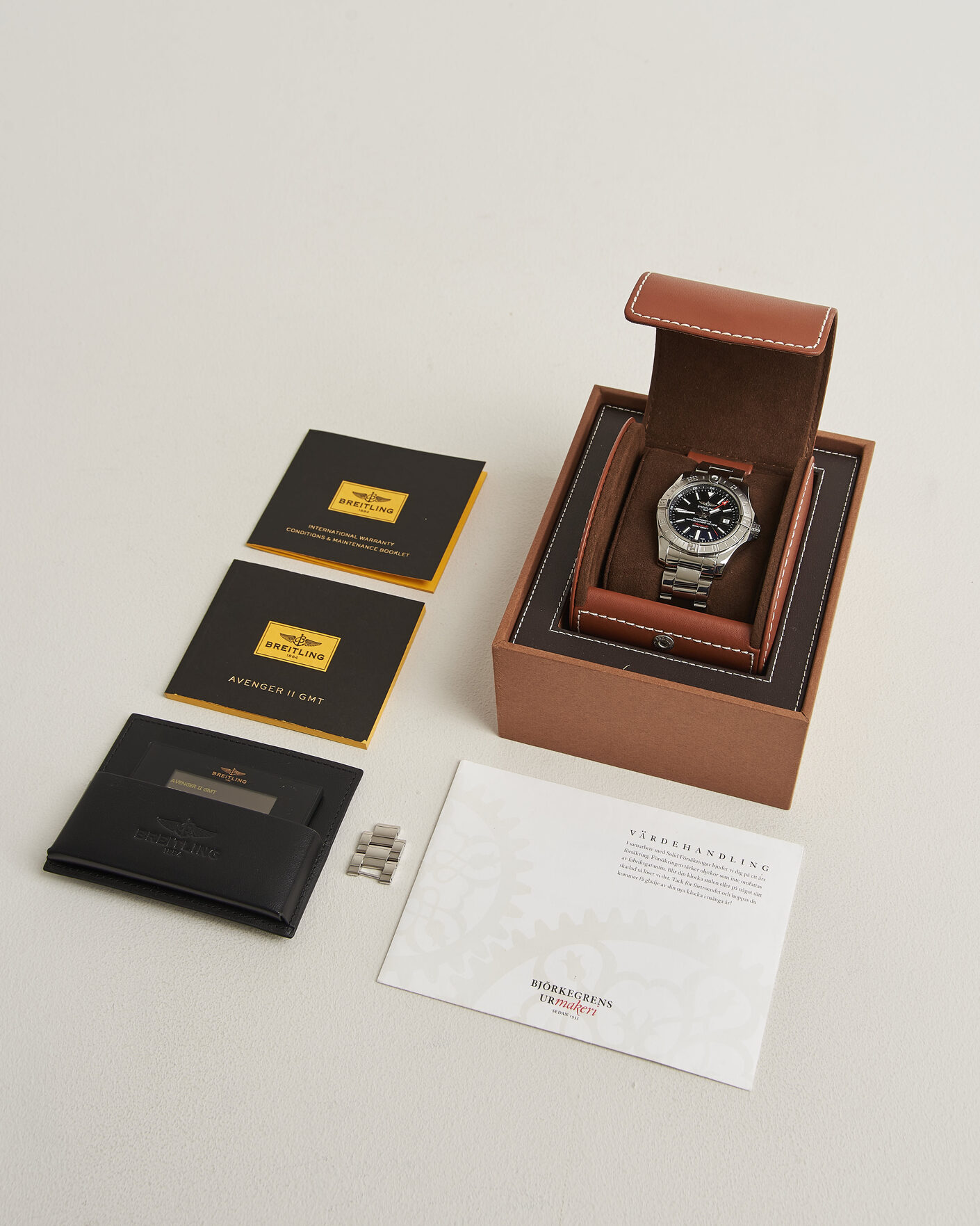 Mies | Pre-Owned & Vintage Watches | Breitling Pre-Owned | Avenger II GMT