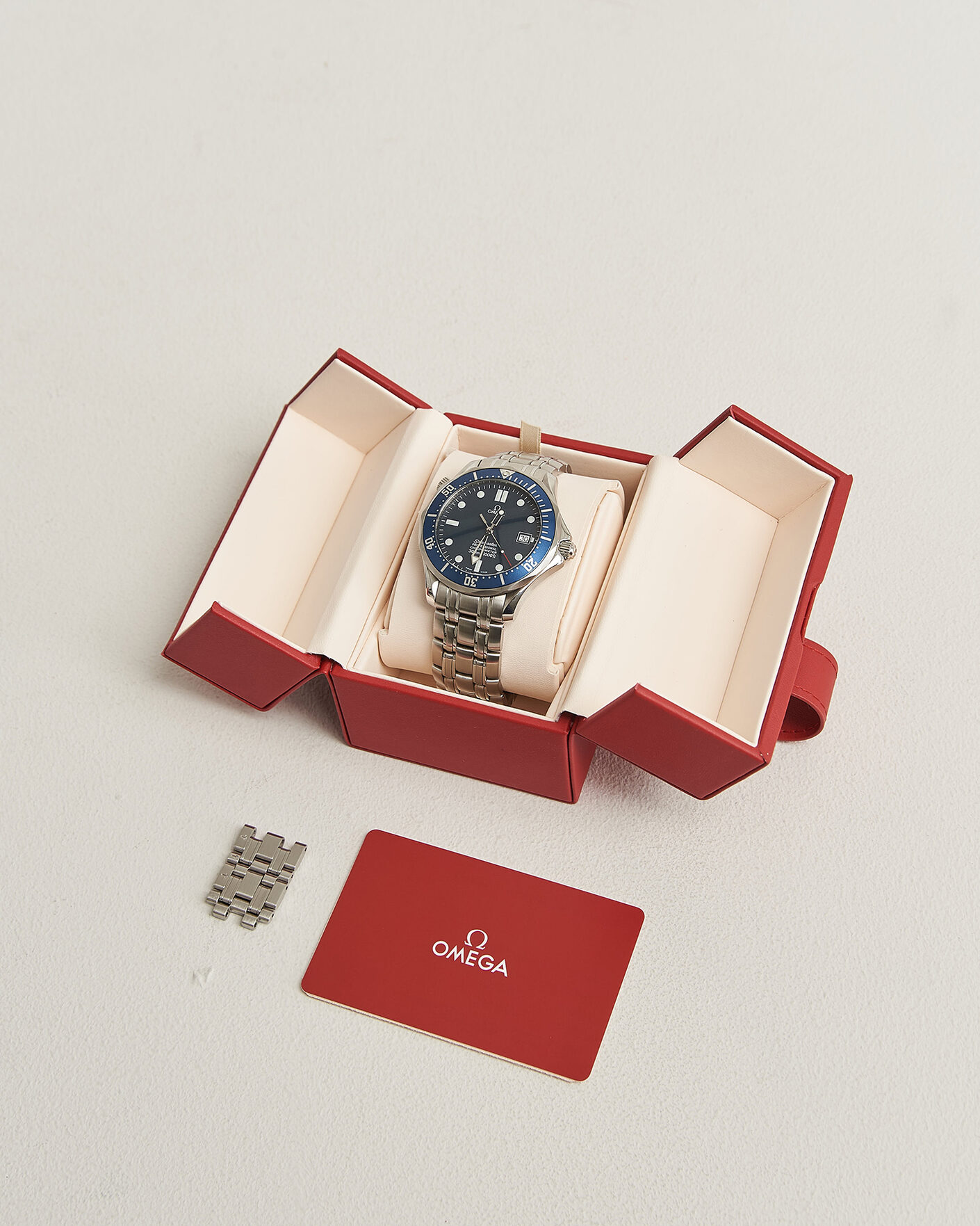 Mies | Pre-Owned & Vintage Watches | Omega Pre-Owned | Seamaster 300M