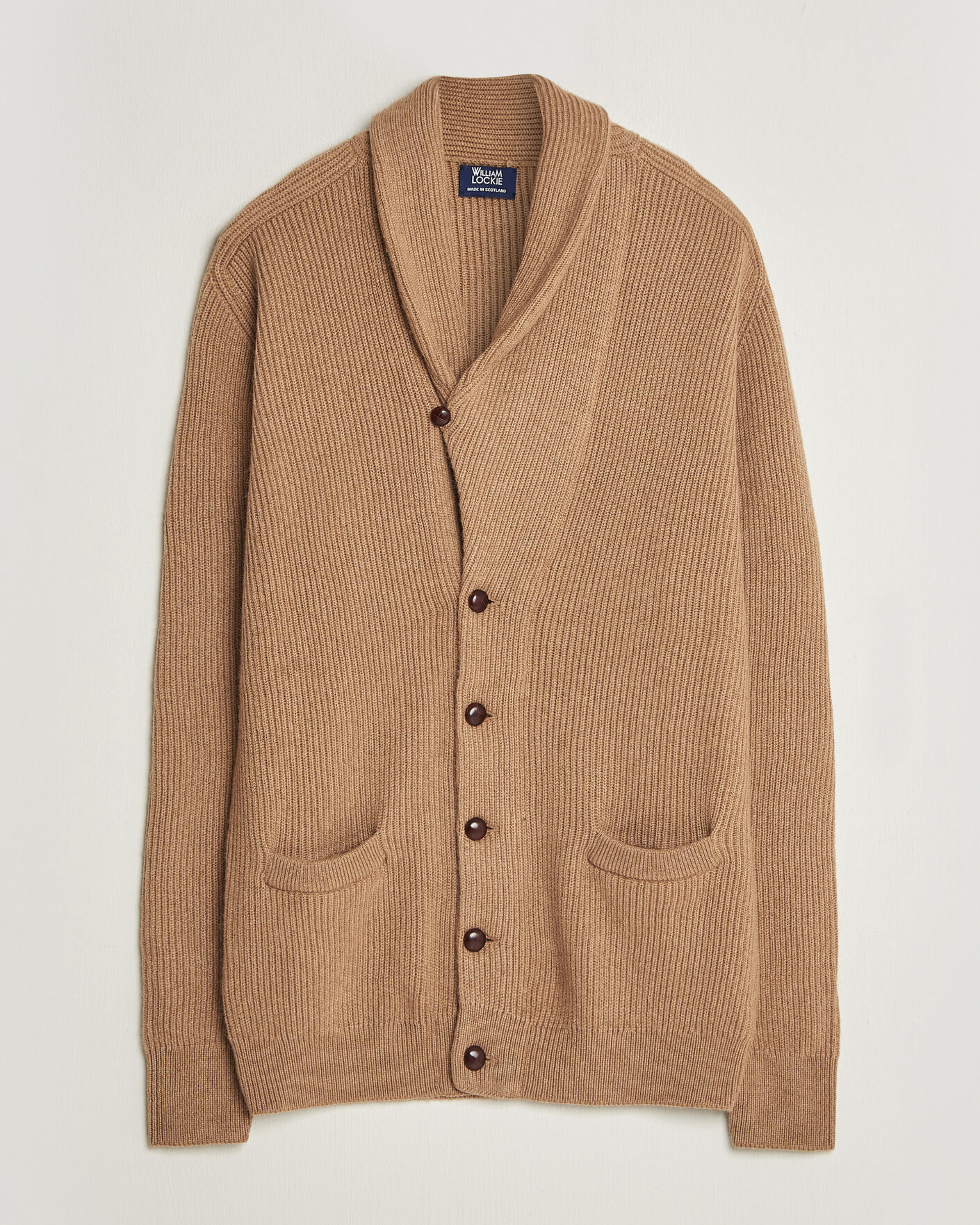 Mies | Puserot | William Lockie | Windsor Camelhair Shawl Cardigan Natural Brown