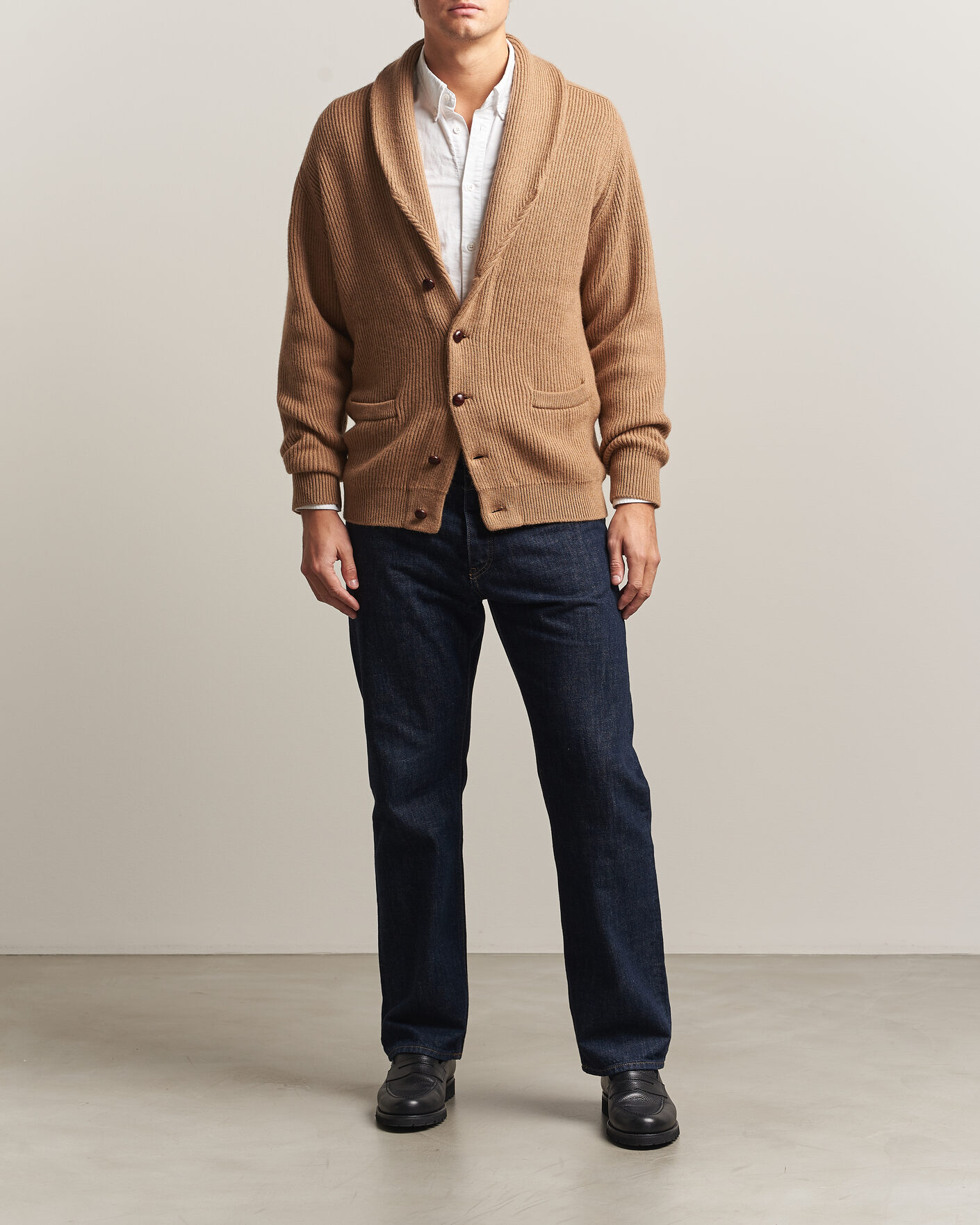 Mies | Puserot | William Lockie | Windsor Camelhair Shawl Cardigan Natural Brown