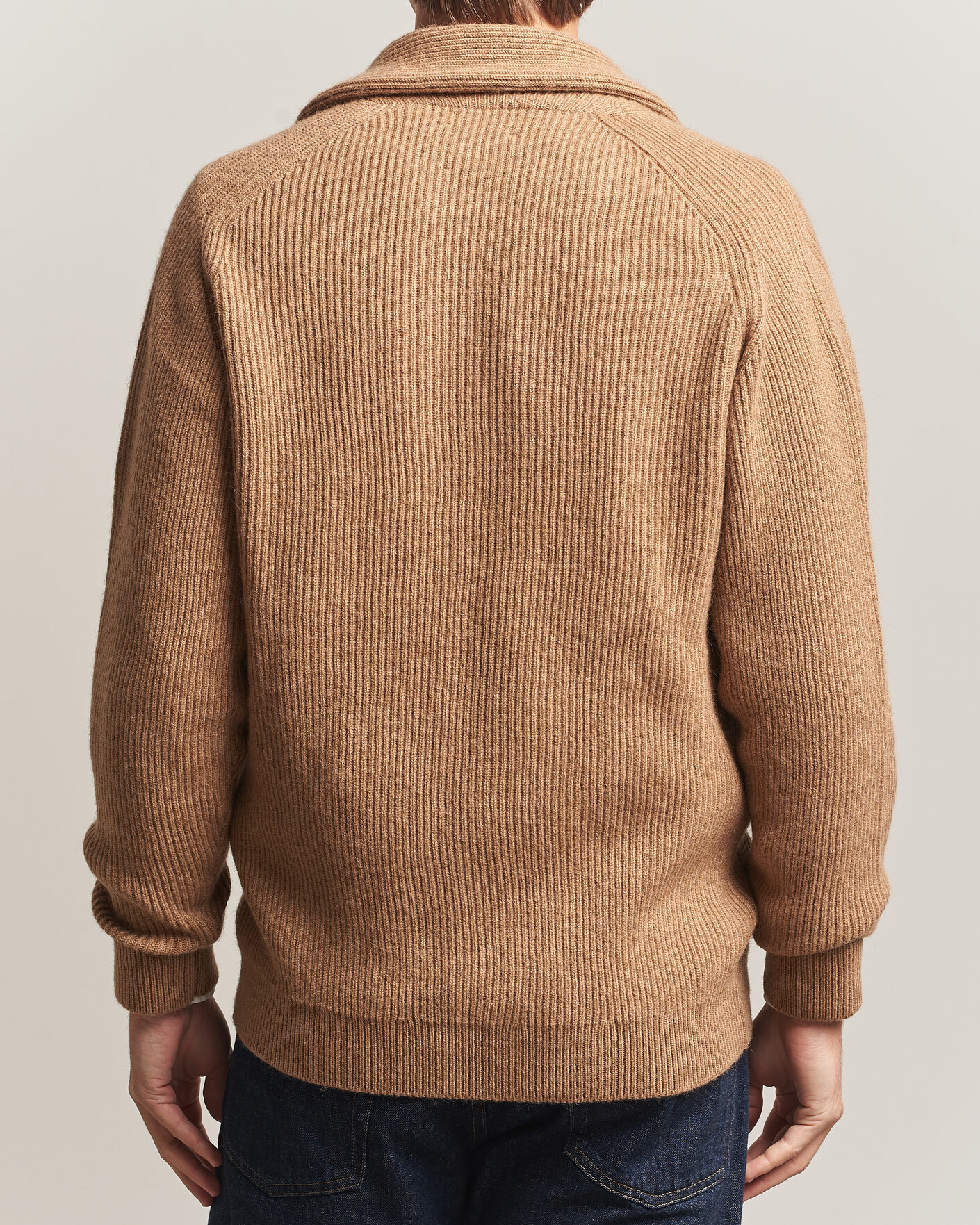 Mies | Puserot | William Lockie | Windsor Camelhair Shawl Cardigan Natural Brown