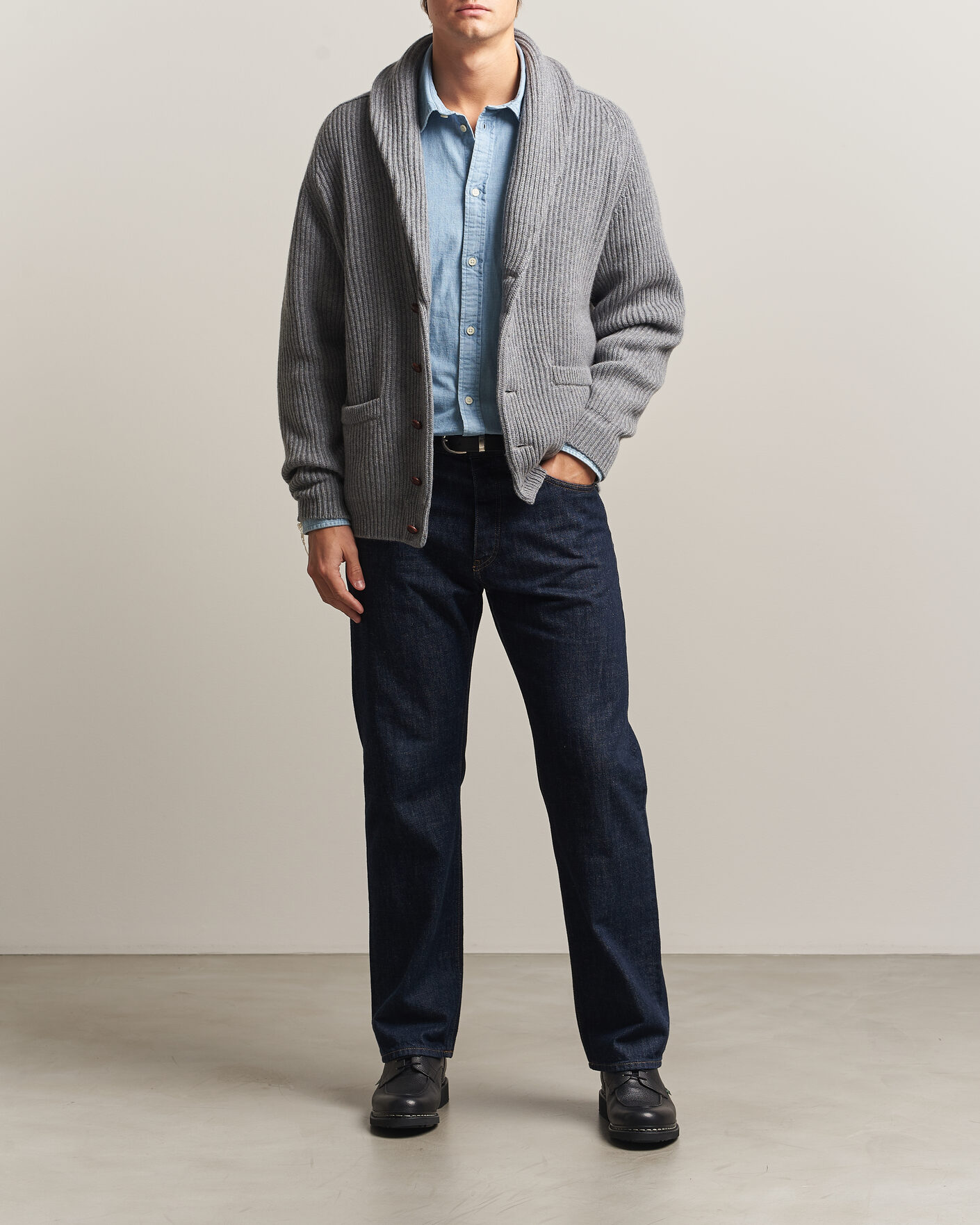 Mies | Puserot | William Lockie | Windsor Cashmere Shawl Cardigan Flannel Grey