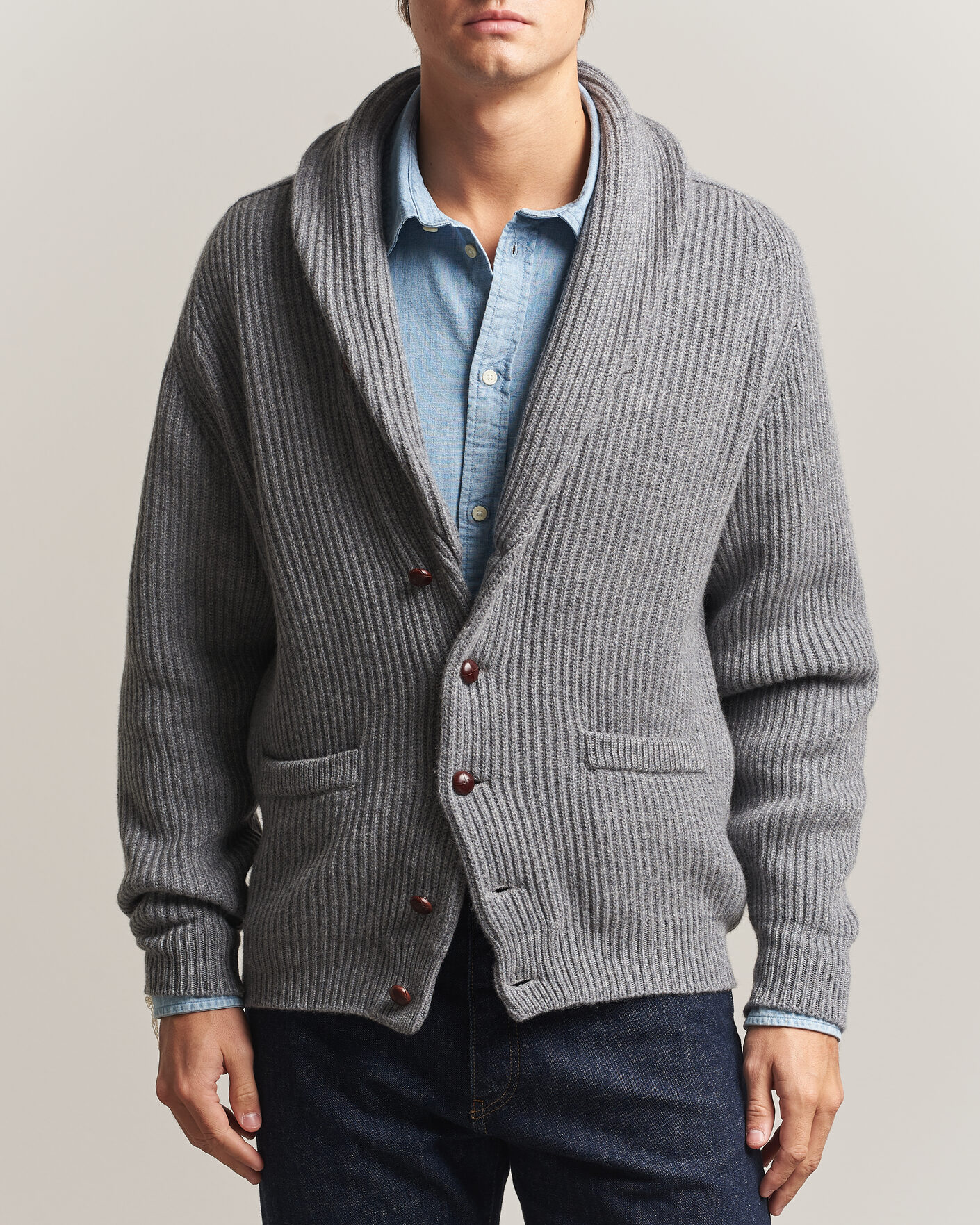 Mies | Puserot | William Lockie | Windsor Cashmere Shawl Cardigan Flannel Grey