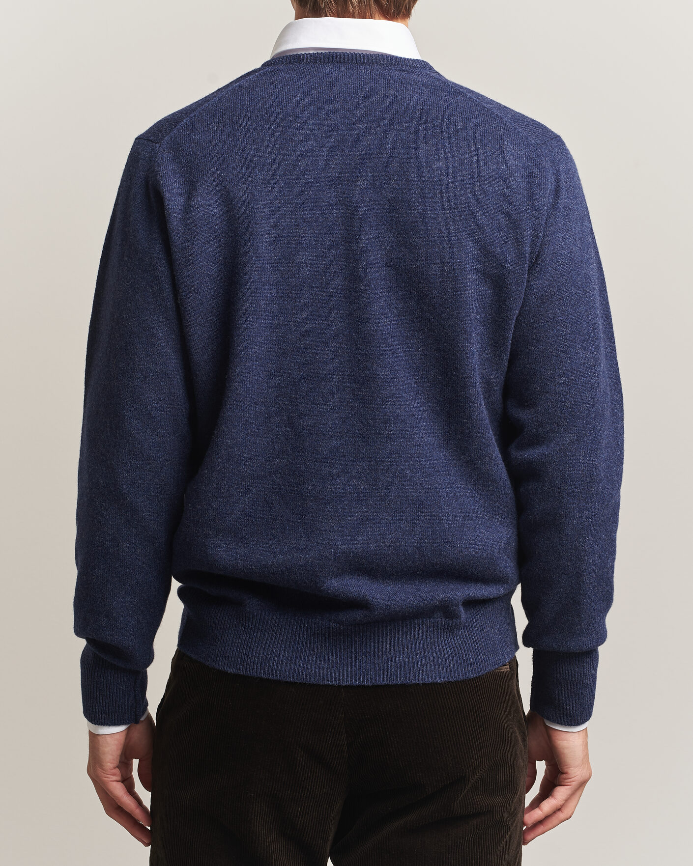 Mies | Puserot | William Lockie | Rob Lambswool V-Neck Astra