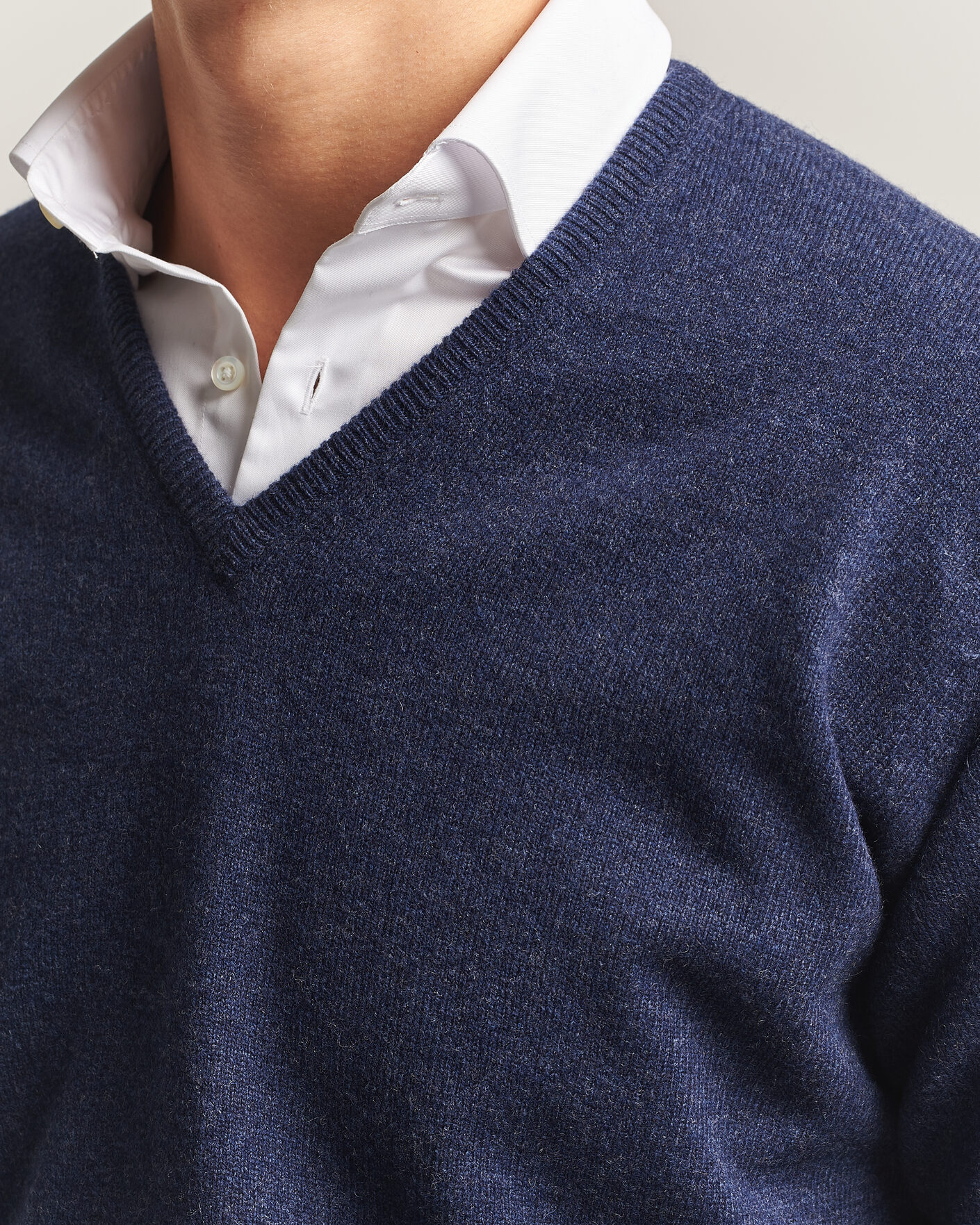 Mies | Puserot | William Lockie | Rob Lambswool V-Neck Astra