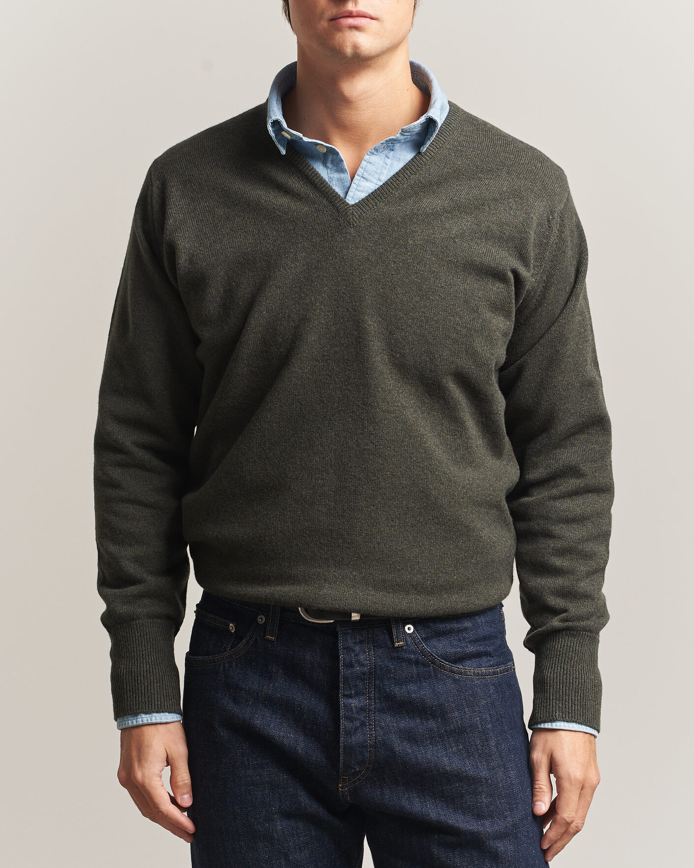 Mies | Puserot | William Lockie | Rob Lambswool V-Neck Seaweed