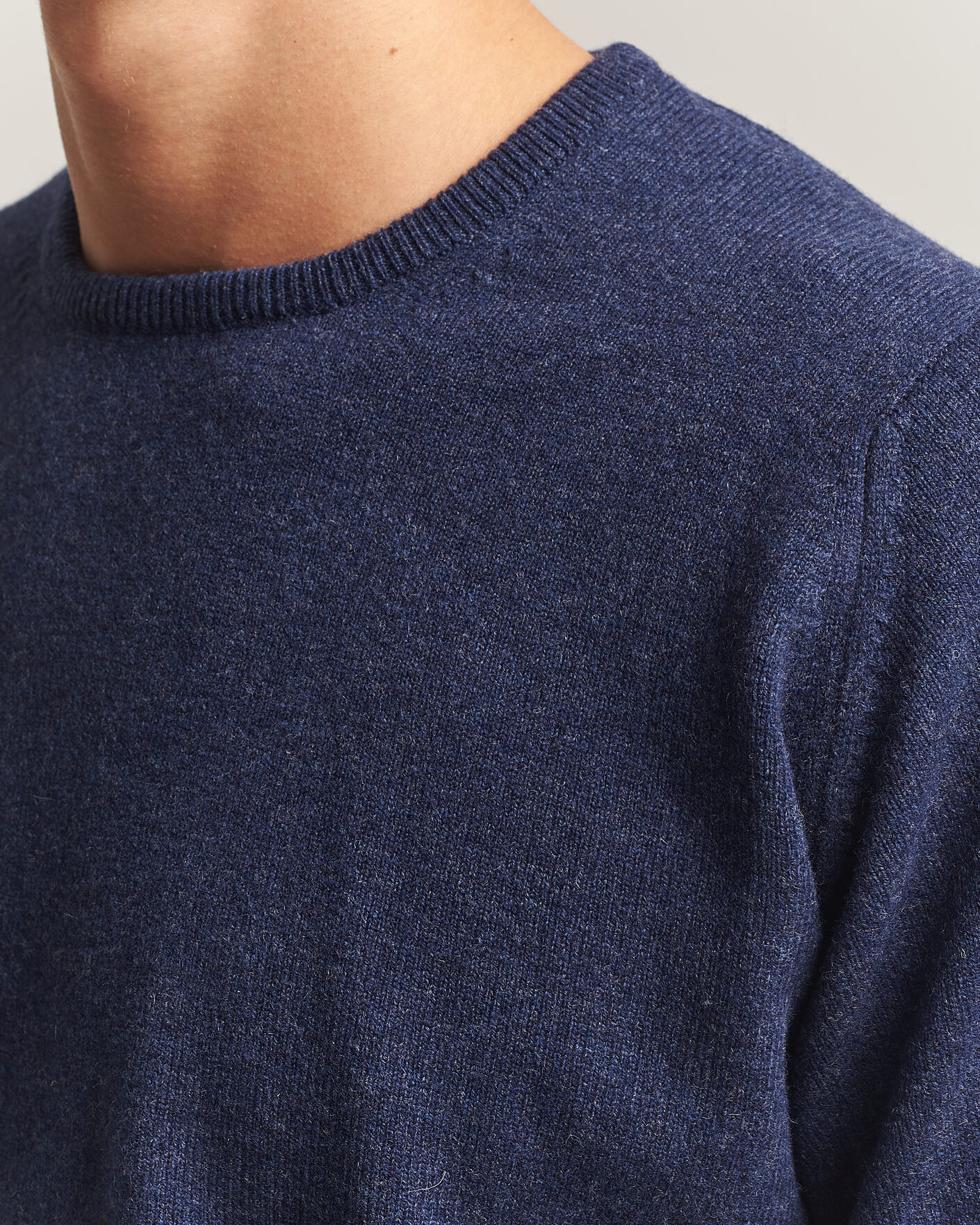Mies | Puserot | William Lockie | Rob Lambswool Crewneck Astra